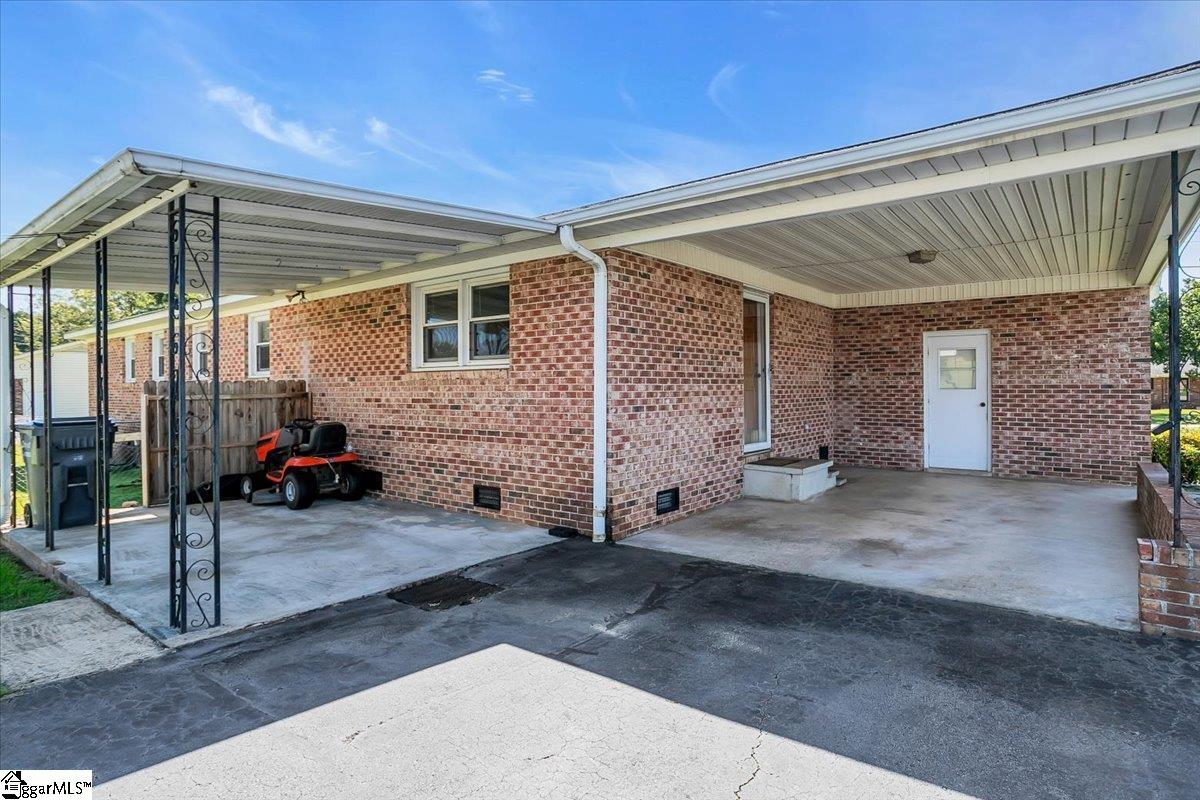 207 Lynn Avenue Laurens, SC 29360