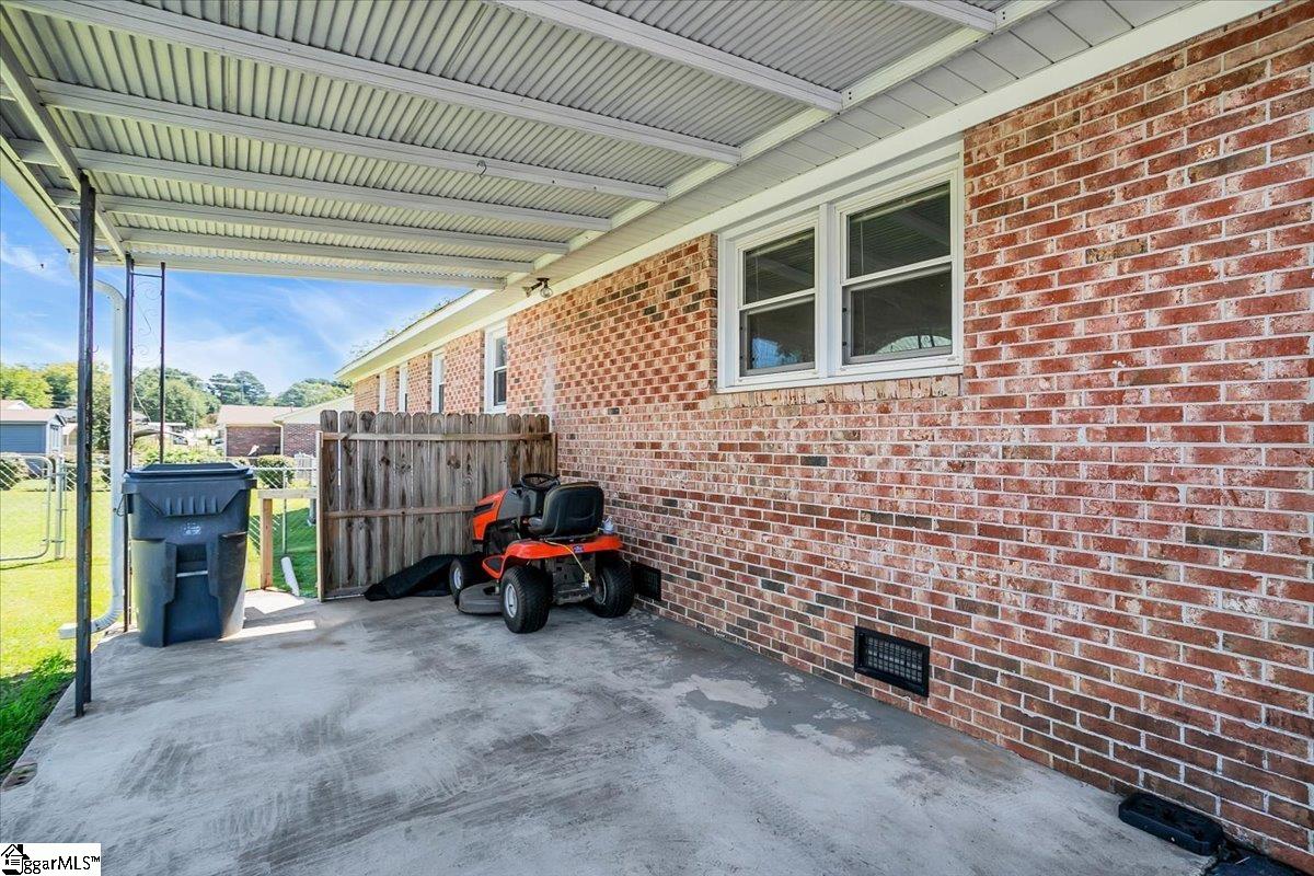 207 Lynn Avenue Laurens, SC 29360