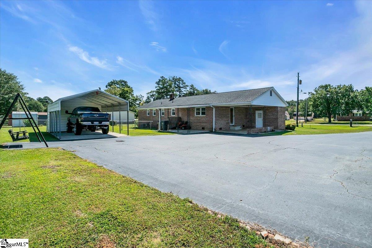 207 Lynn Avenue Laurens, SC 29360