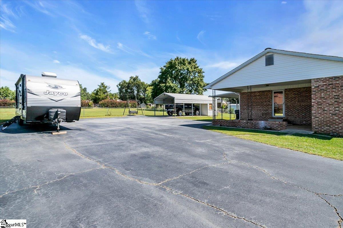 207 Lynn Avenue Laurens, SC 29360