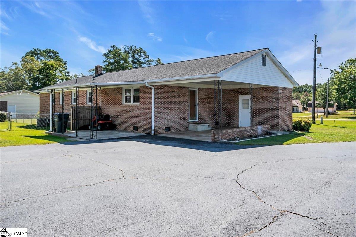 207 Lynn Avenue Laurens, SC 29360
