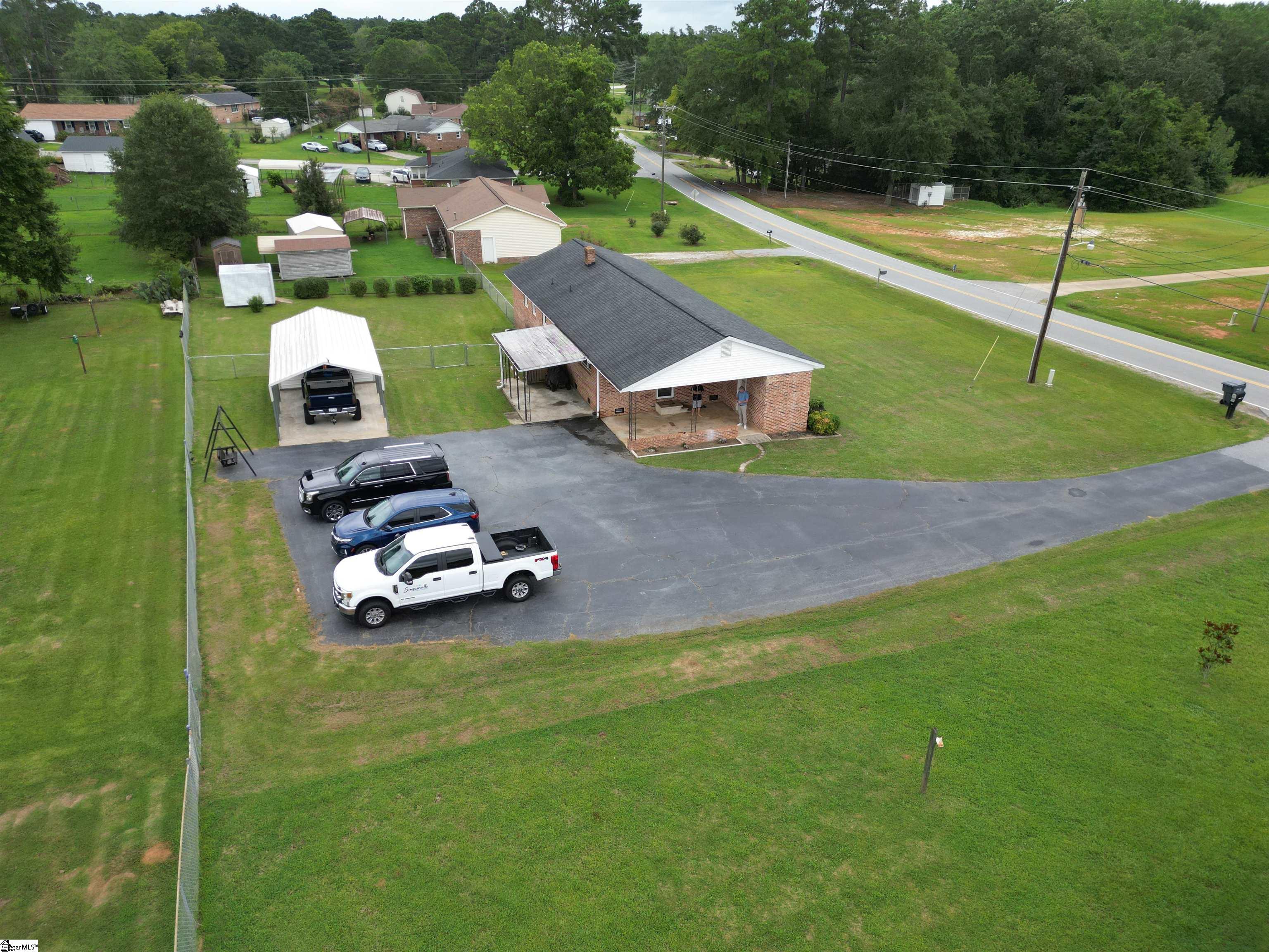 207 Lynn Avenue Laurens, SC 29360