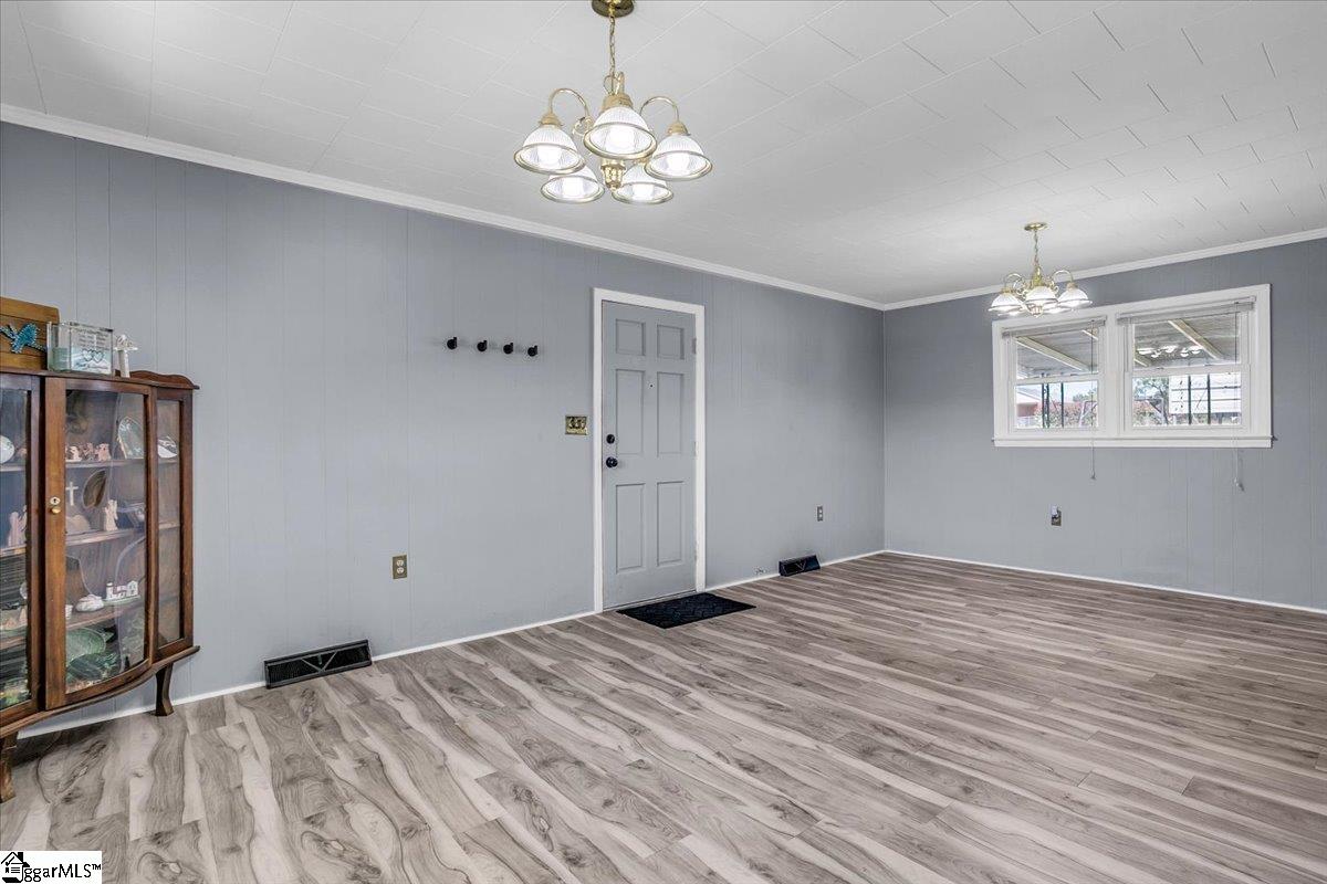 207 Lynn Avenue Laurens, SC 29360