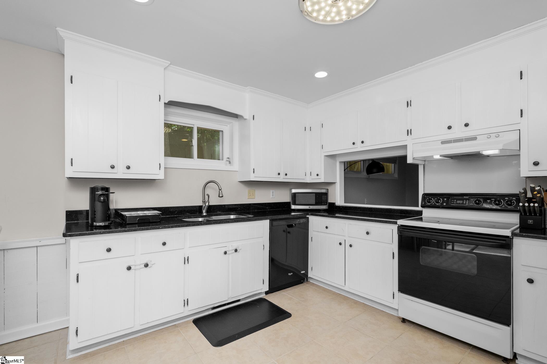 76 Westview Avenue Greenville, SC 29609-4740