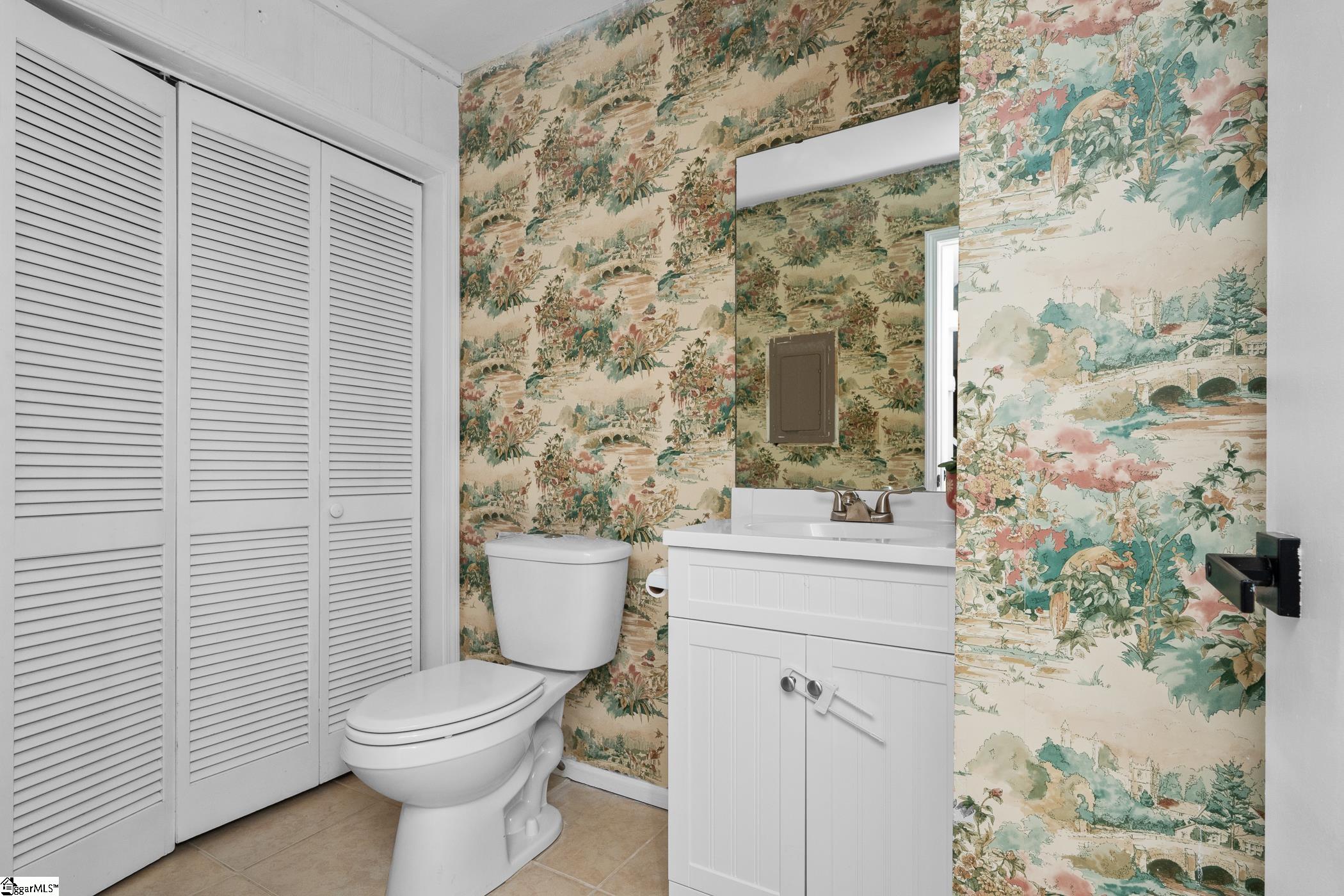 76 Westview Avenue Greenville, SC 29609-4740