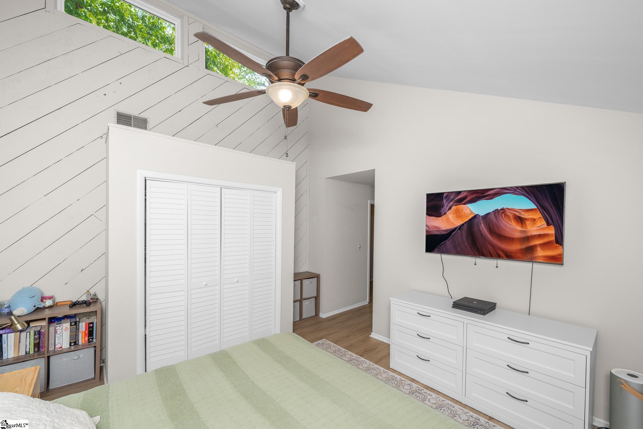 76 Westview Avenue Greenville, SC 29609-4740
