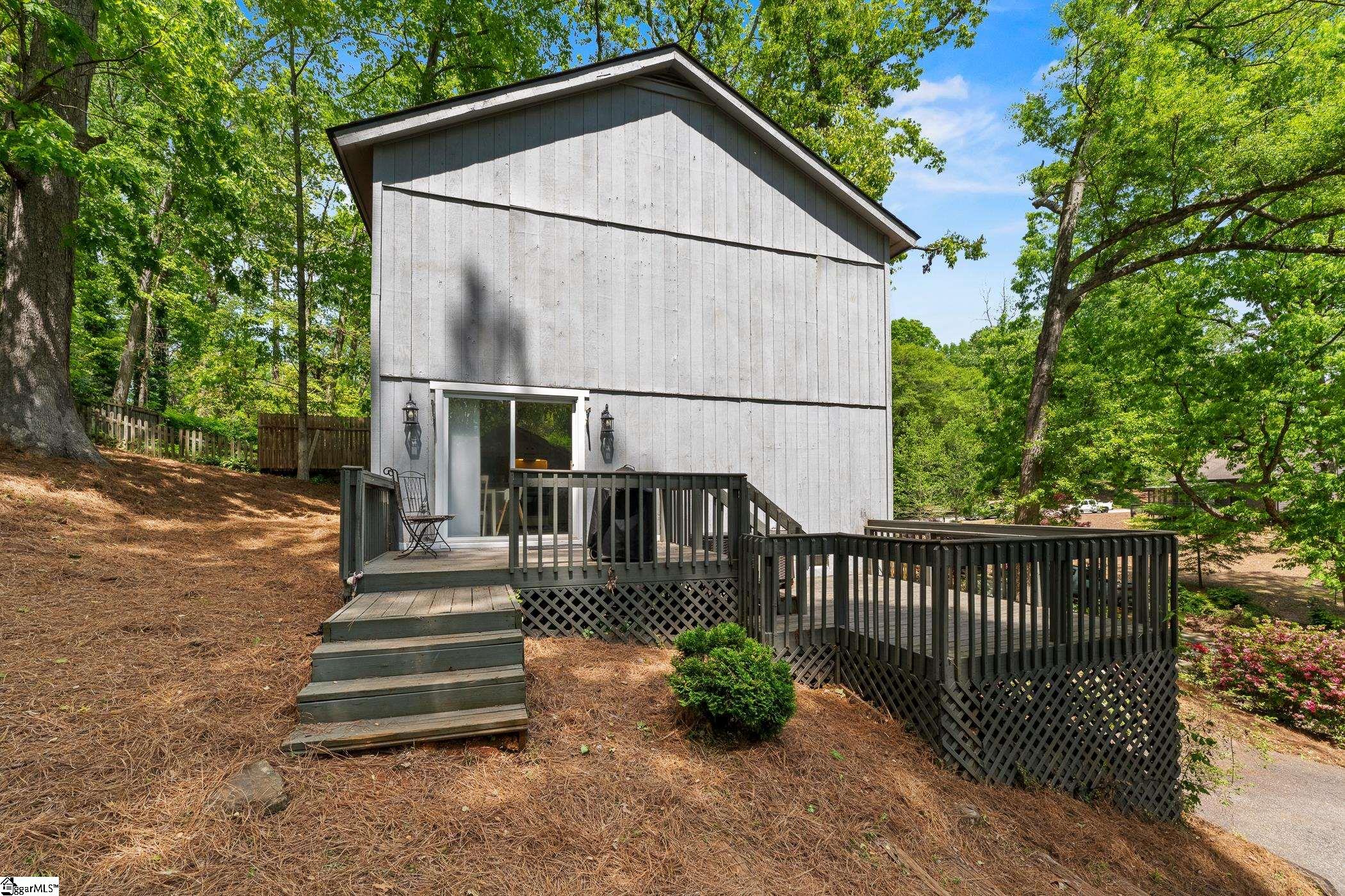76 Westview Avenue Greenville, SC 29609-4740
