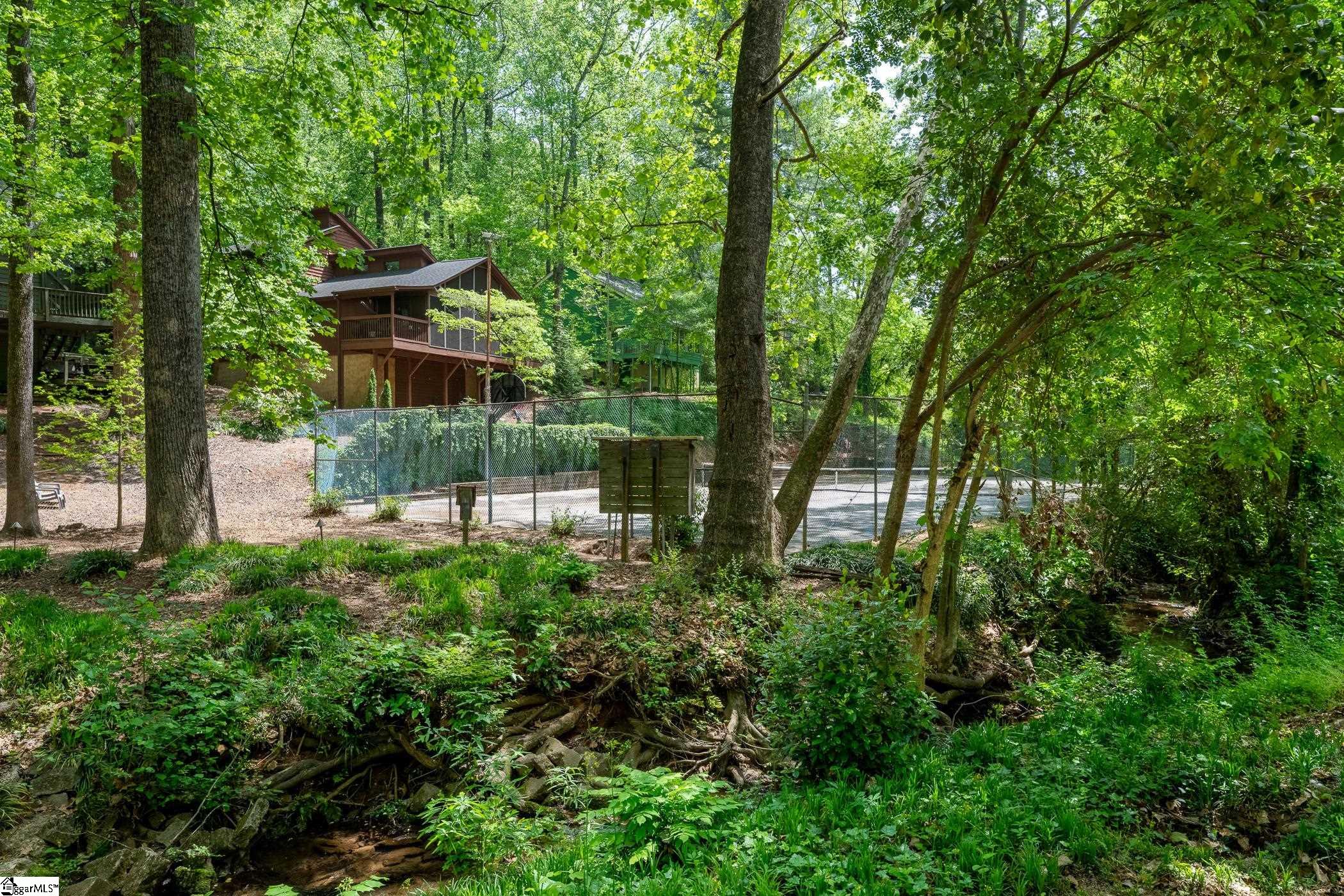76 Westview Avenue Greenville, SC 29609-4740