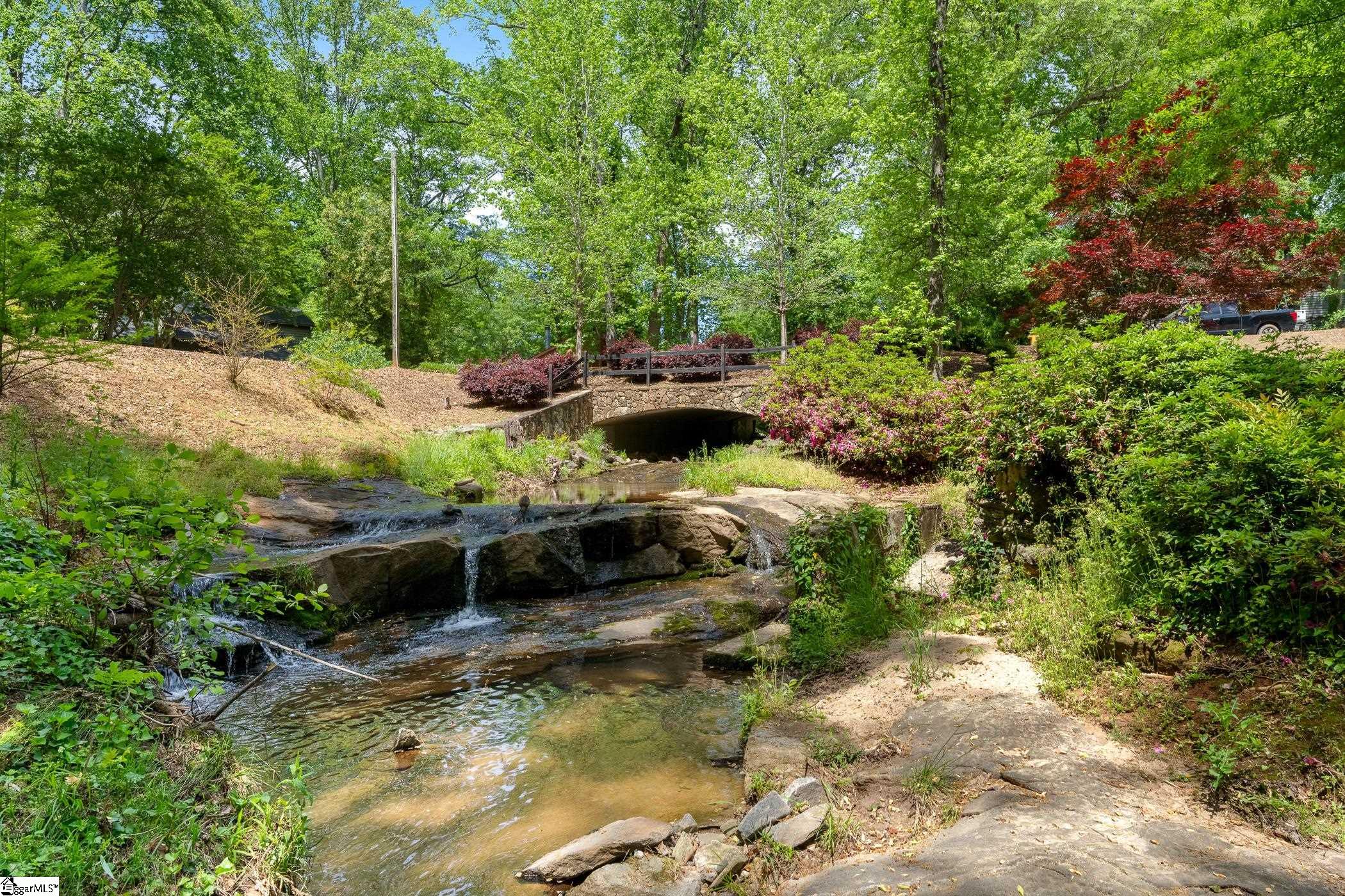76 Westview Avenue Greenville, SC 29609-4740