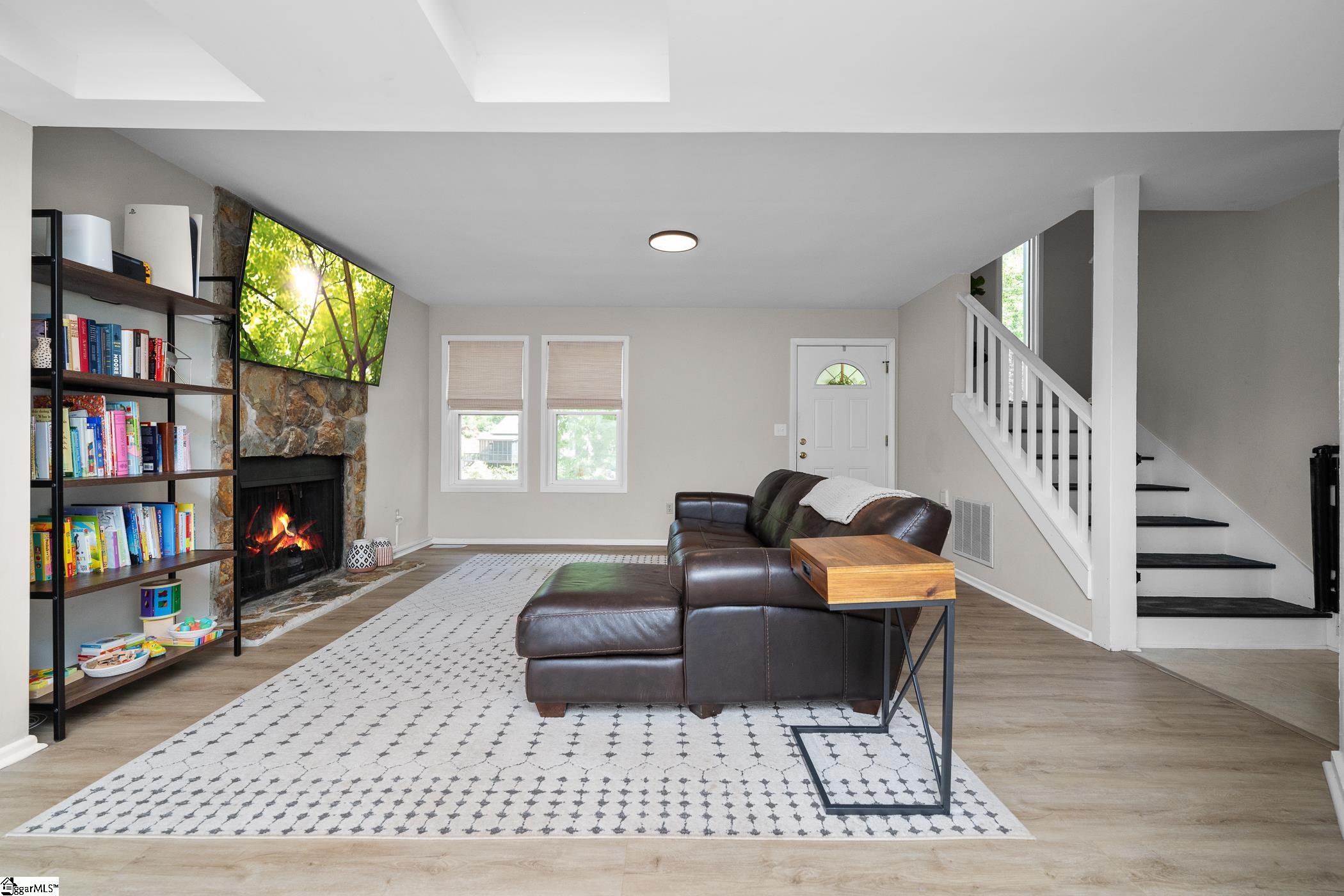 76 Westview Avenue Greenville, SC 29609-4740