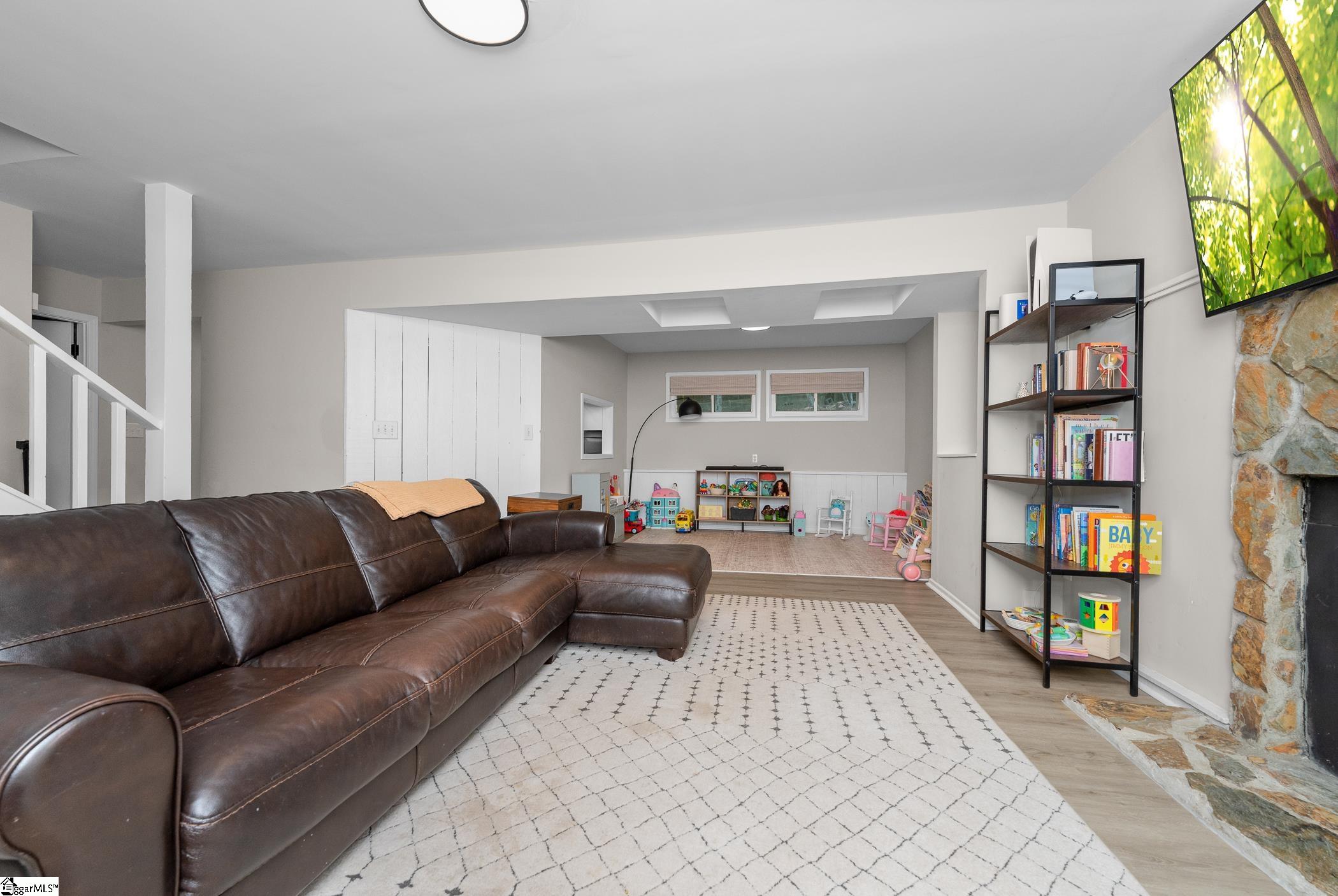 76 Westview Avenue Greenville, SC 29609-4740