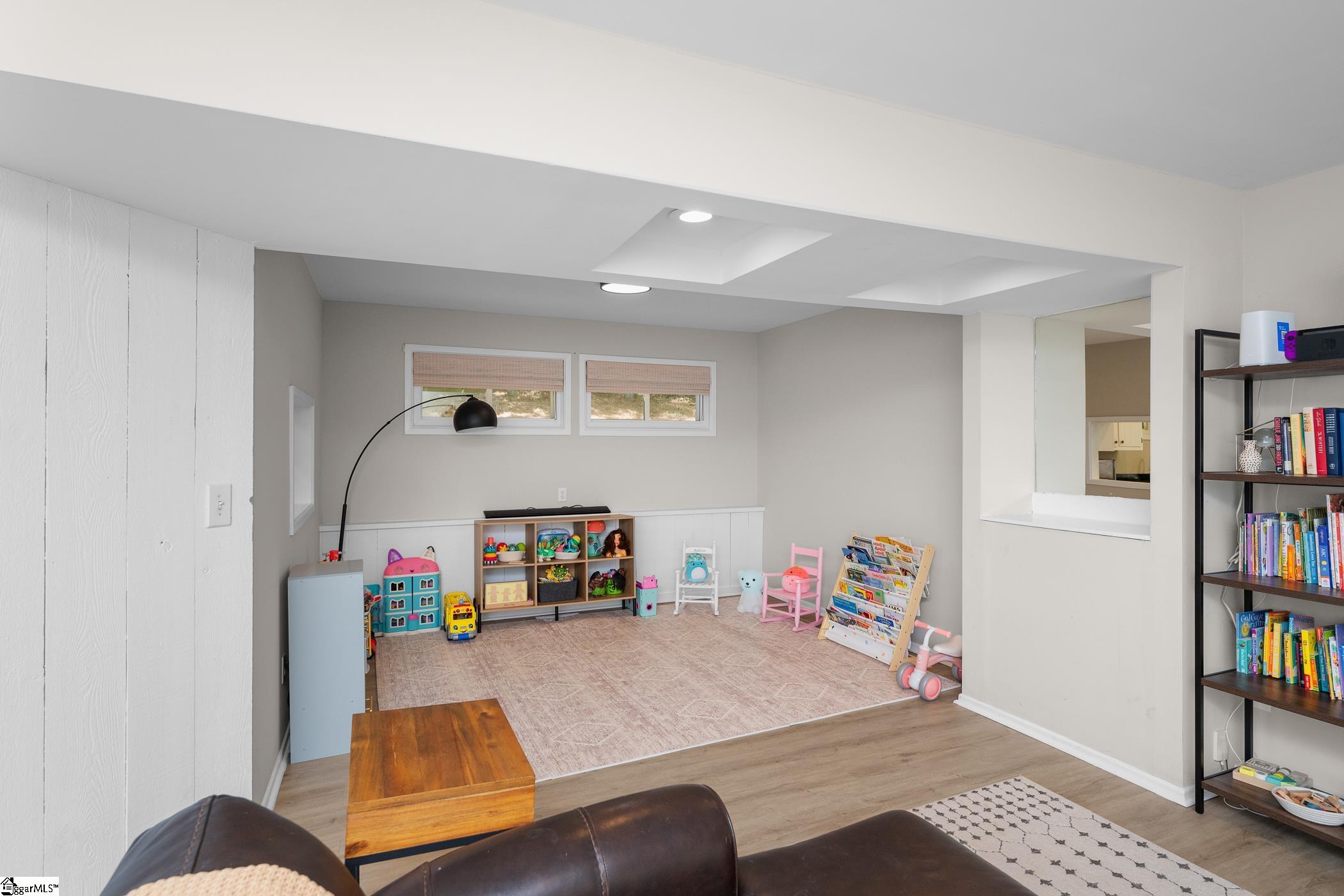 76 Westview Avenue Greenville, SC 29609-4740