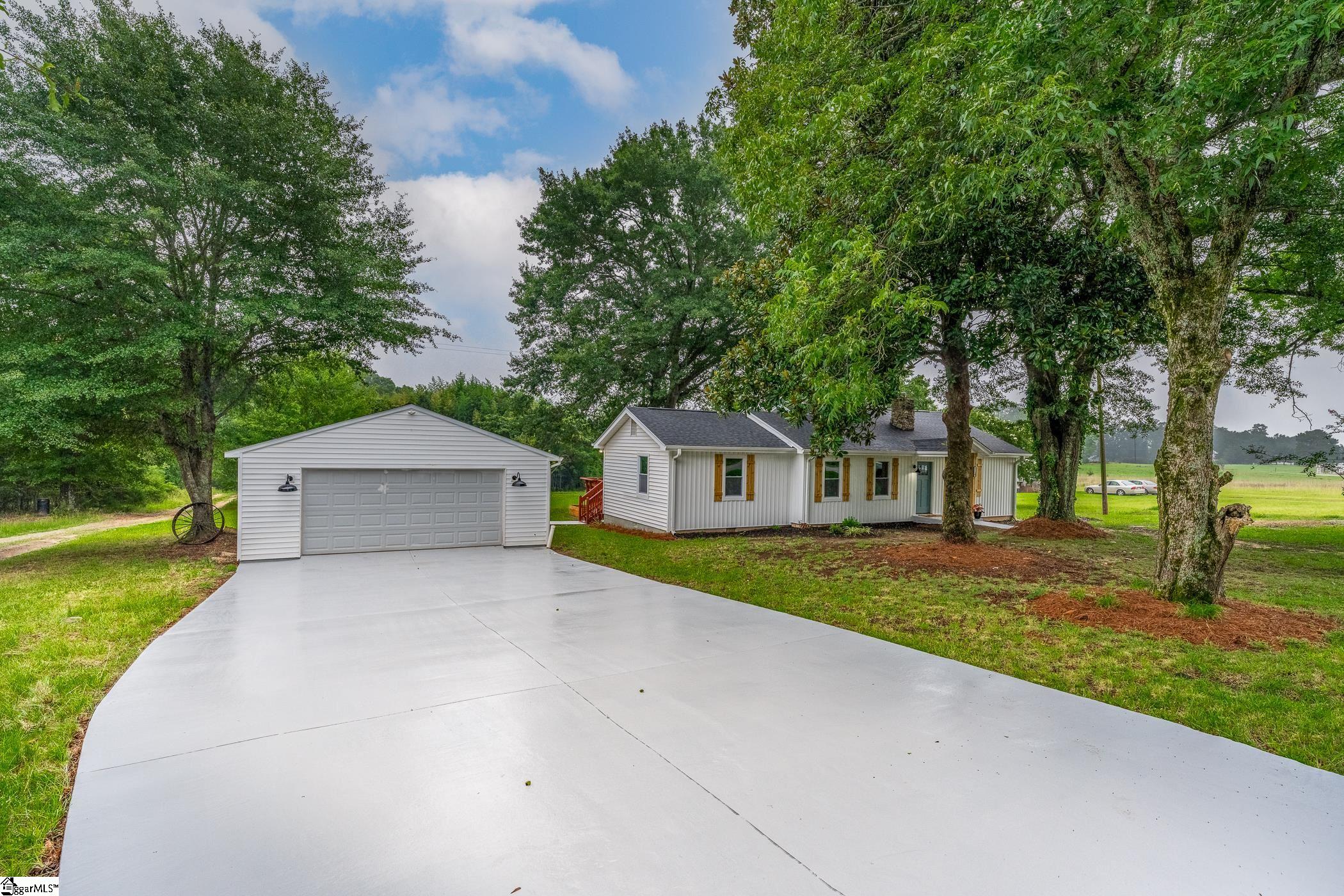 2220 Davis Road Woodruff, SC 29388