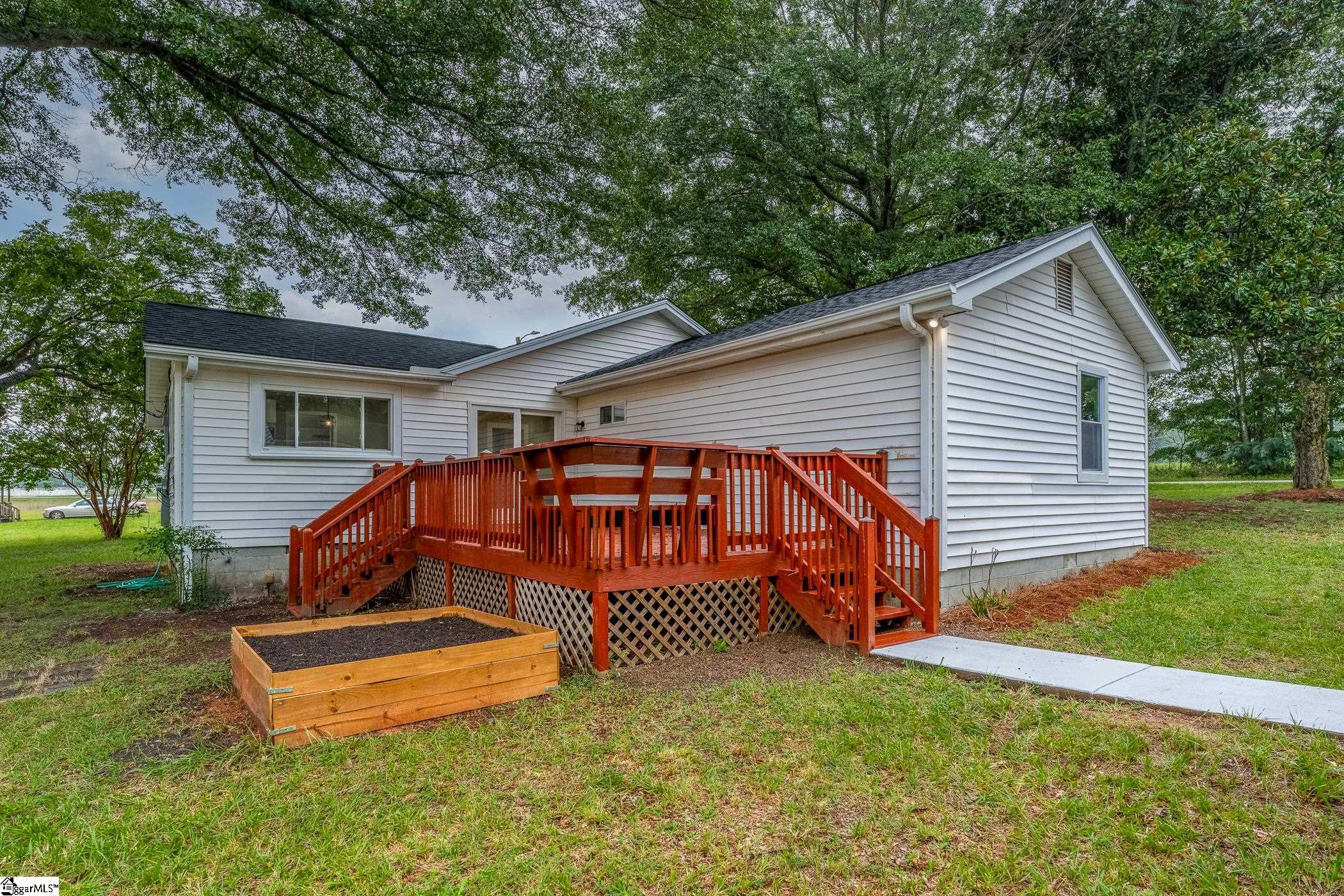 2220 Davis Road Woodruff, SC 29388