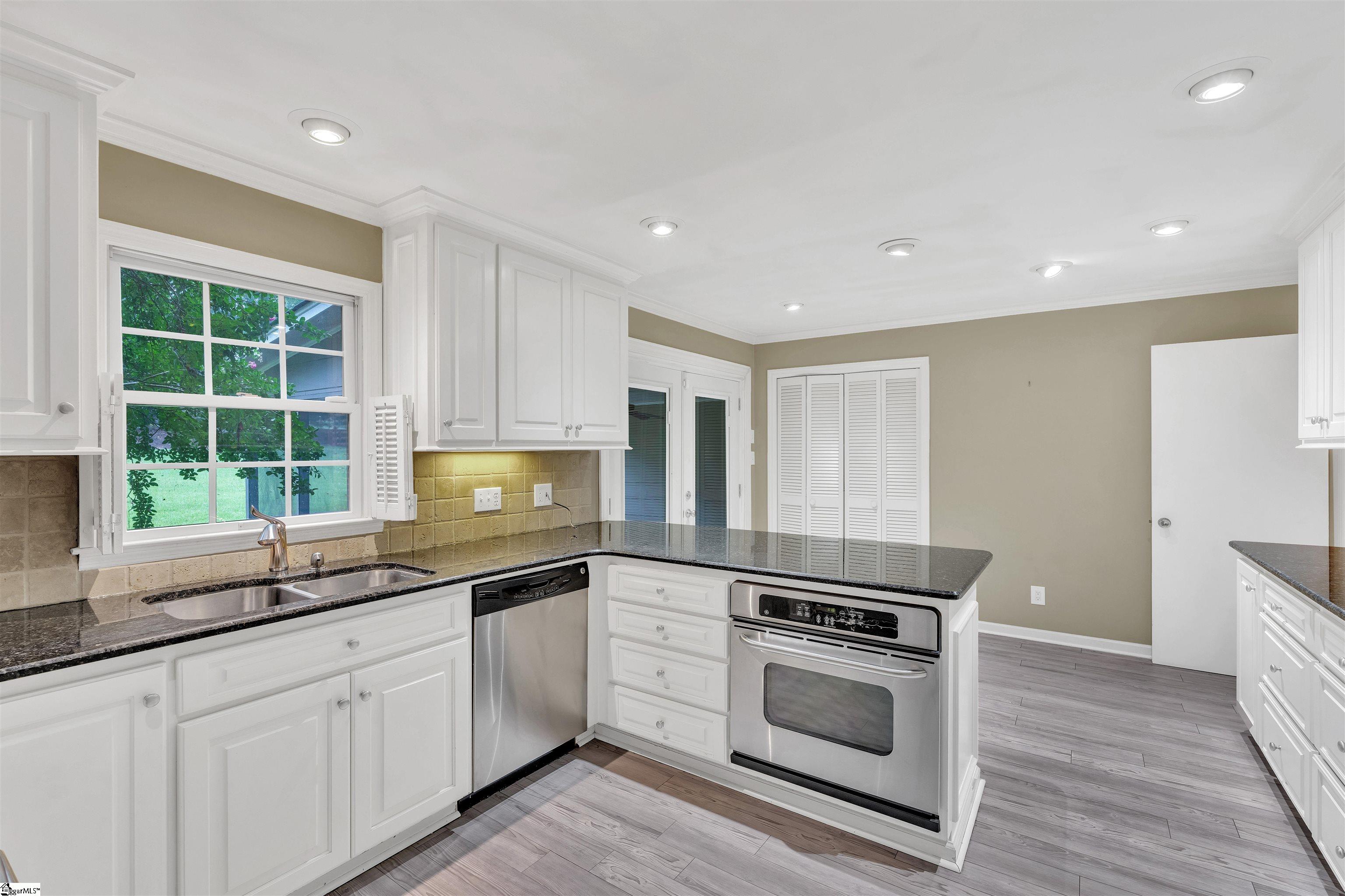 299 Heathwood Drive Spartanburg, SC 29307