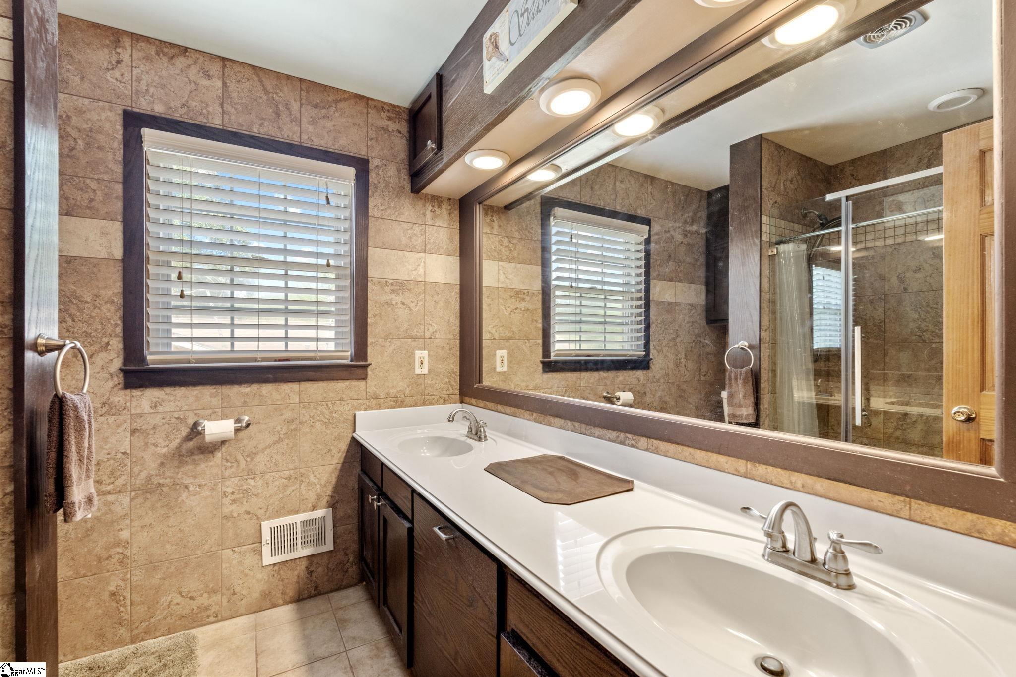 202 Claxton Drive Greenville, SC 29617