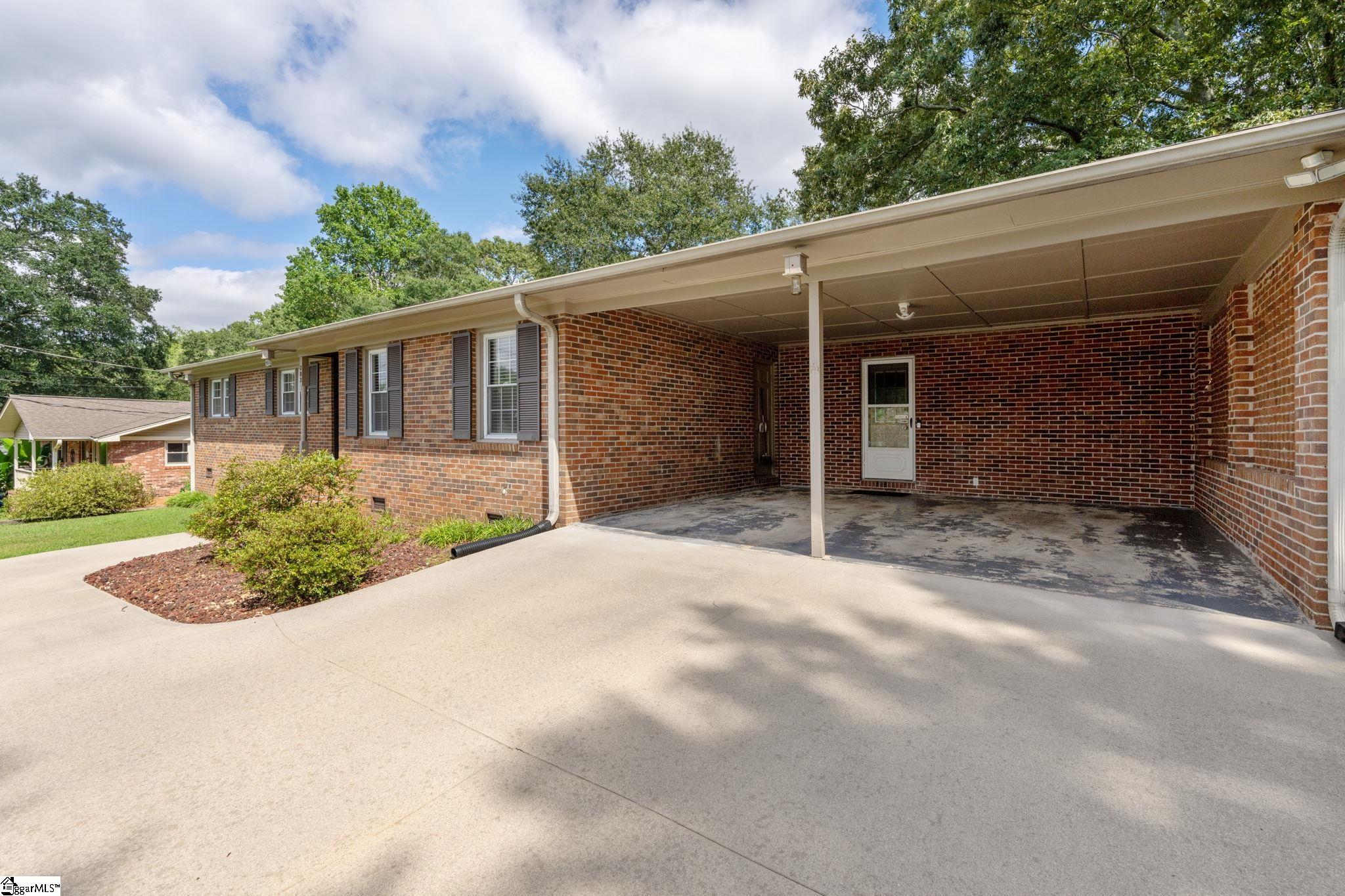 202 Claxton Drive Greenville, SC 29617