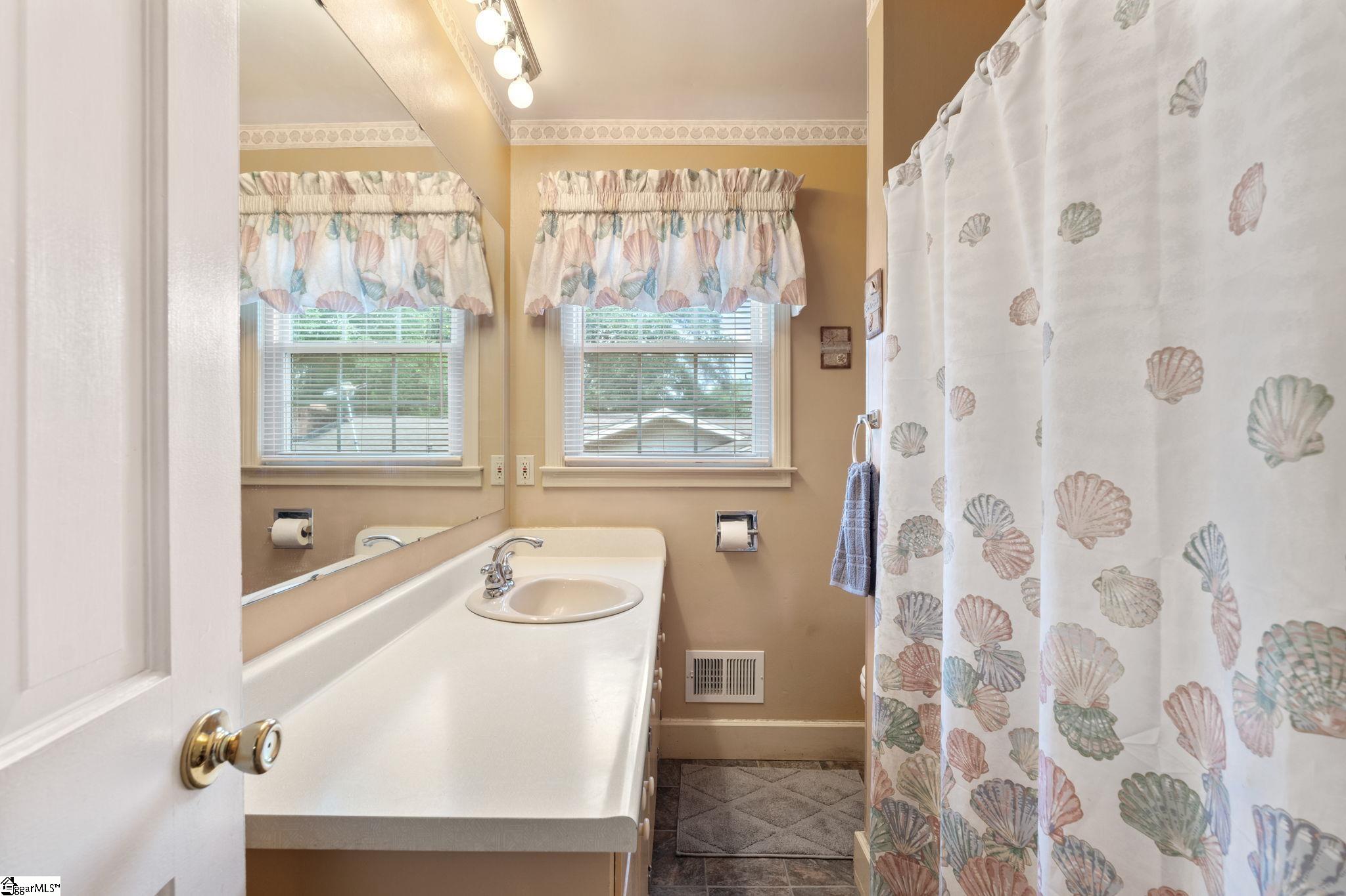 202 Claxton Drive Greenville, SC 29617