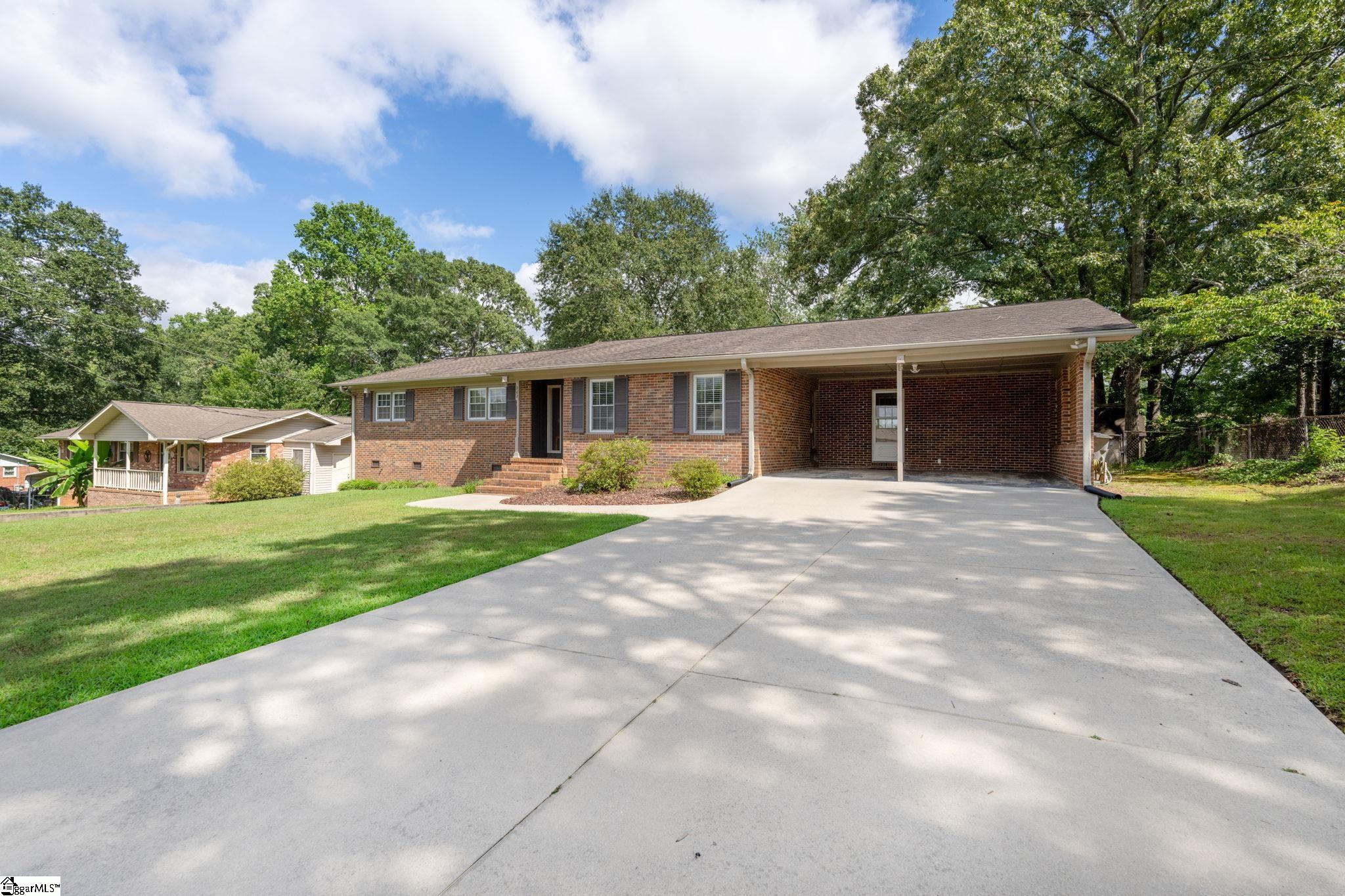 202 Claxton Drive Greenville, SC 29617
