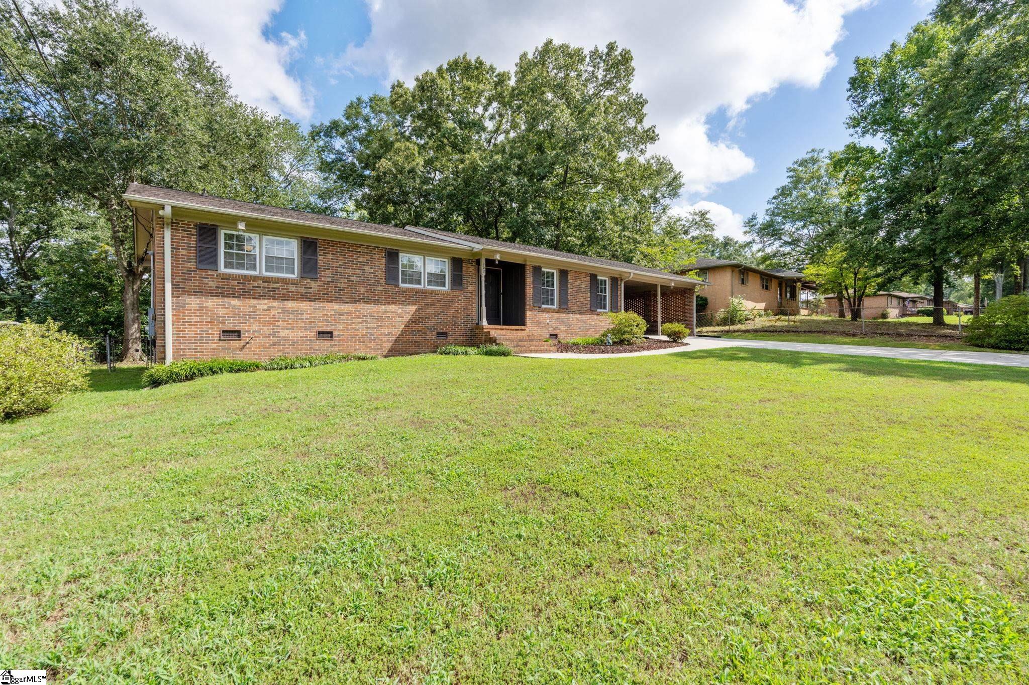 202 Claxton Drive Greenville, SC 29617
