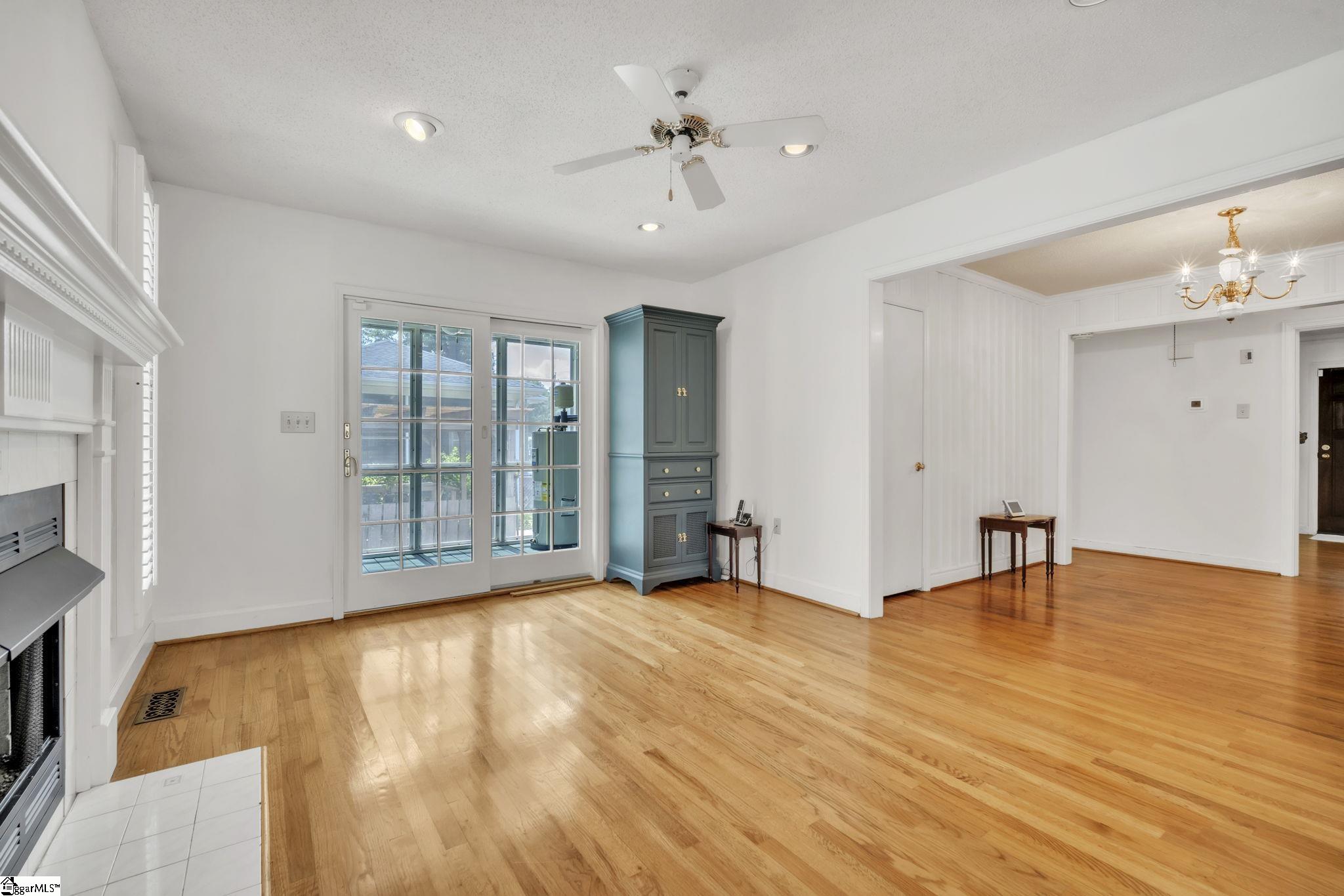 19 E Circle Avenue Greenville, SC 29607