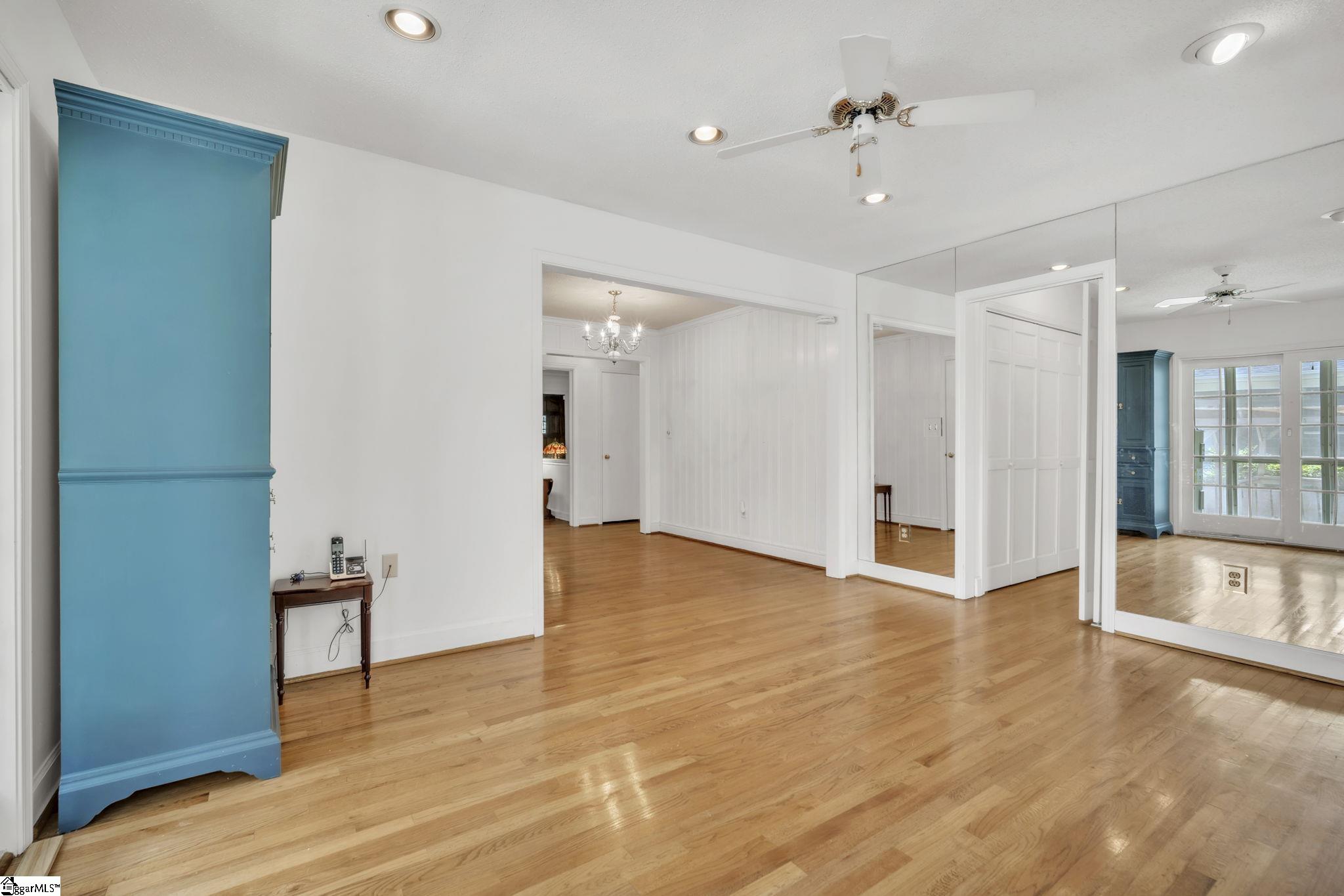 19 E Circle Avenue Greenville, SC 29607