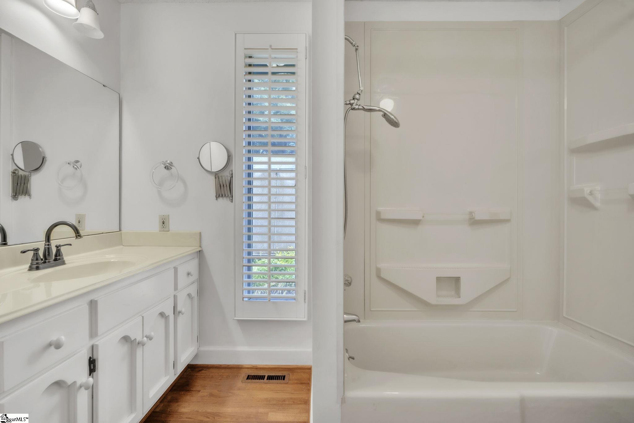 19 E Circle Avenue Greenville, SC 29607