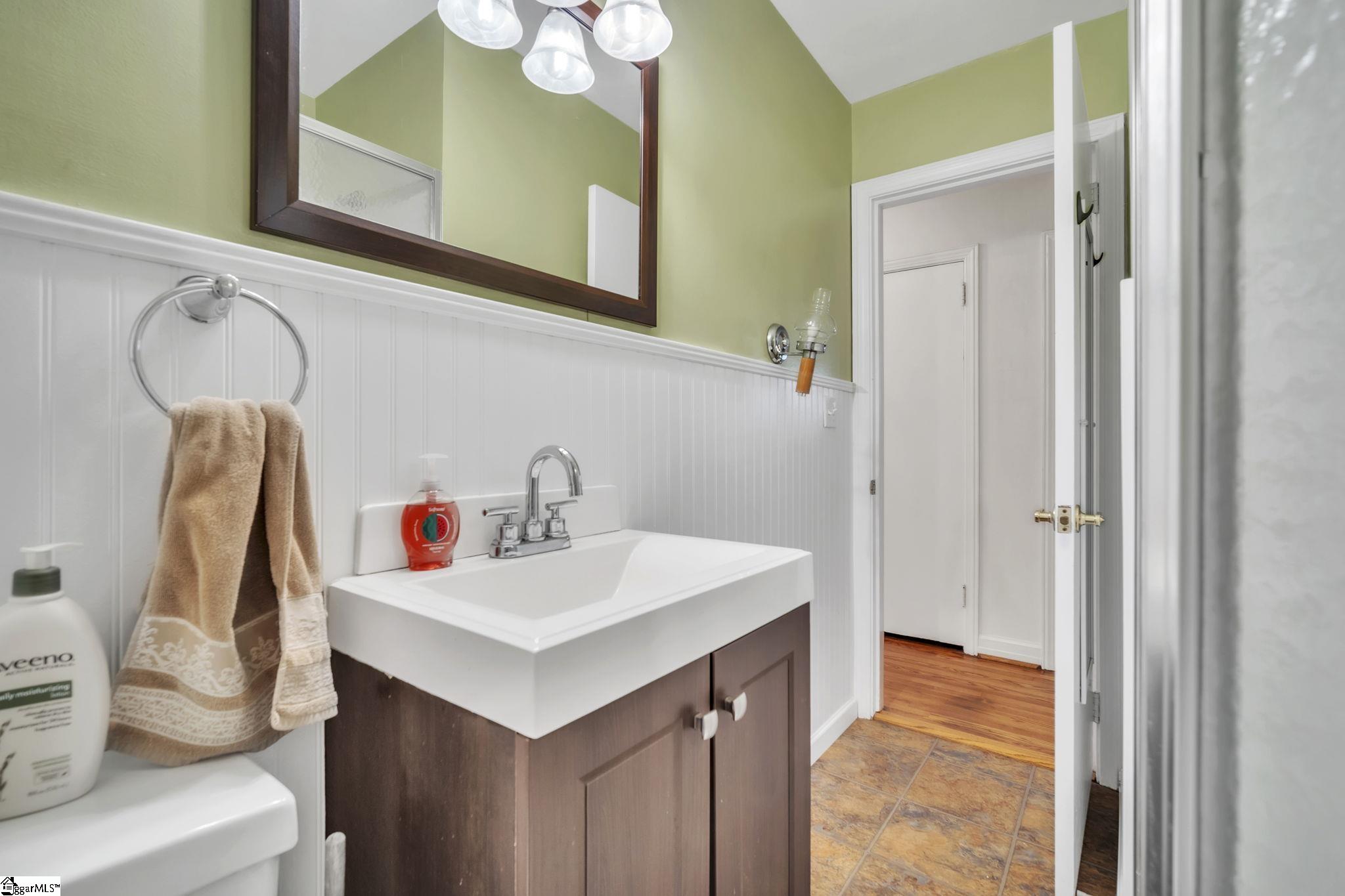 19 E Circle Avenue Greenville, SC 29607
