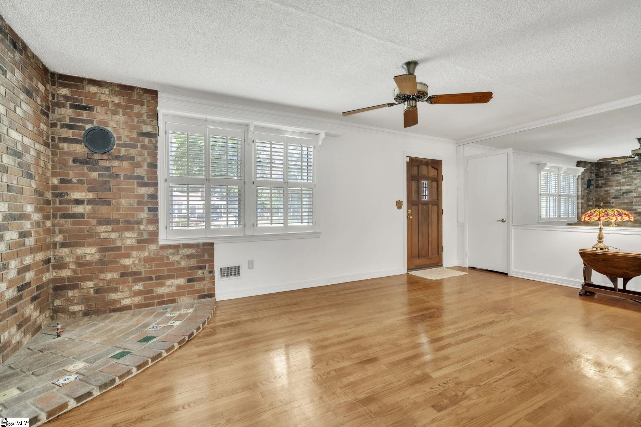 19 E Circle Avenue Greenville, SC 29607