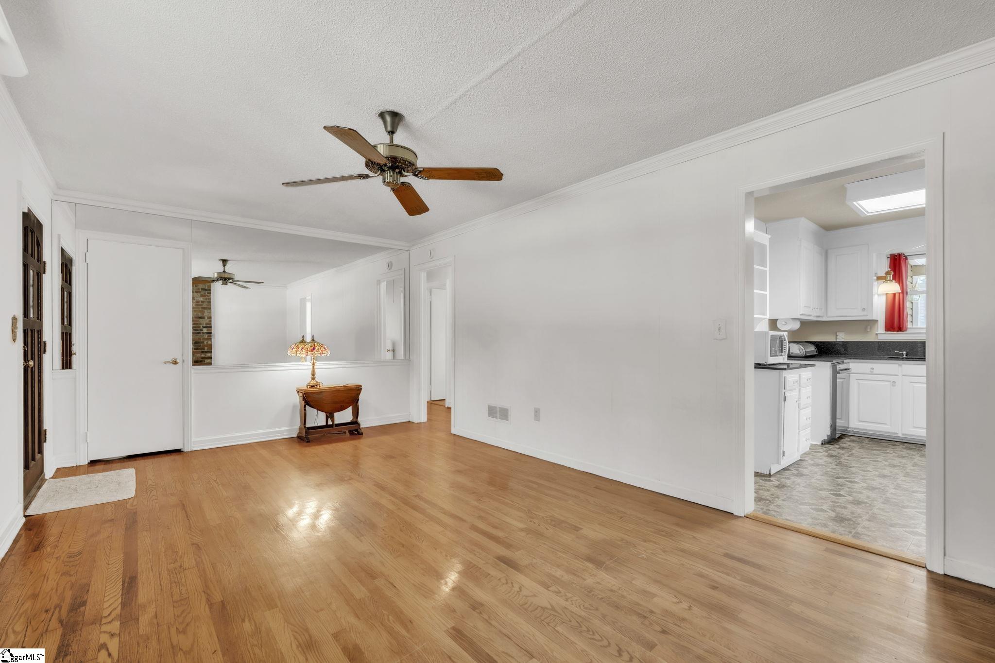 19 E Circle Avenue Greenville, SC 29607