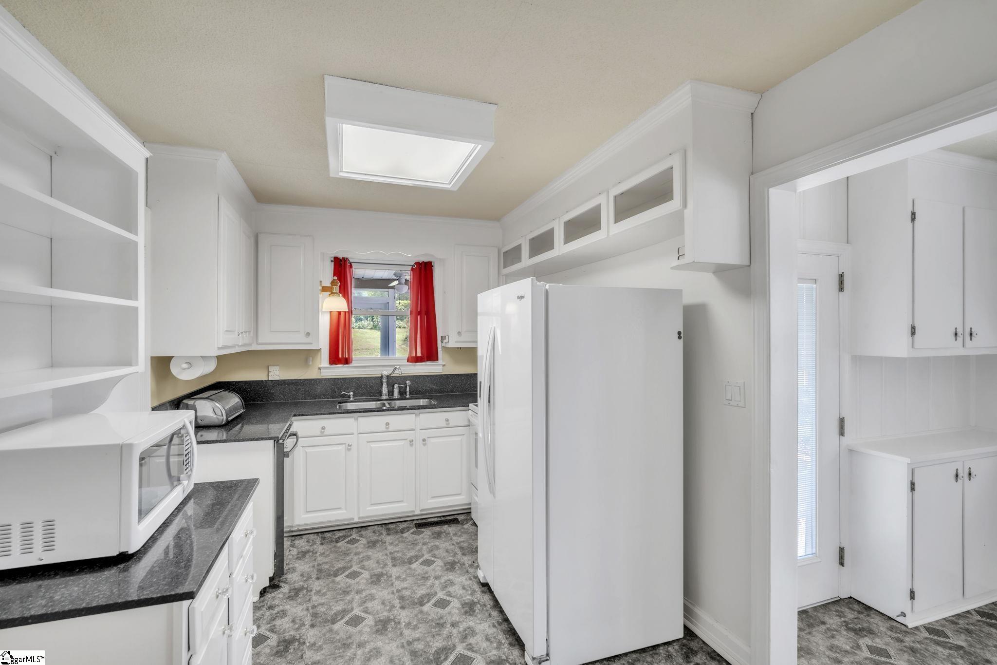 19 E Circle Avenue Greenville, SC 29607