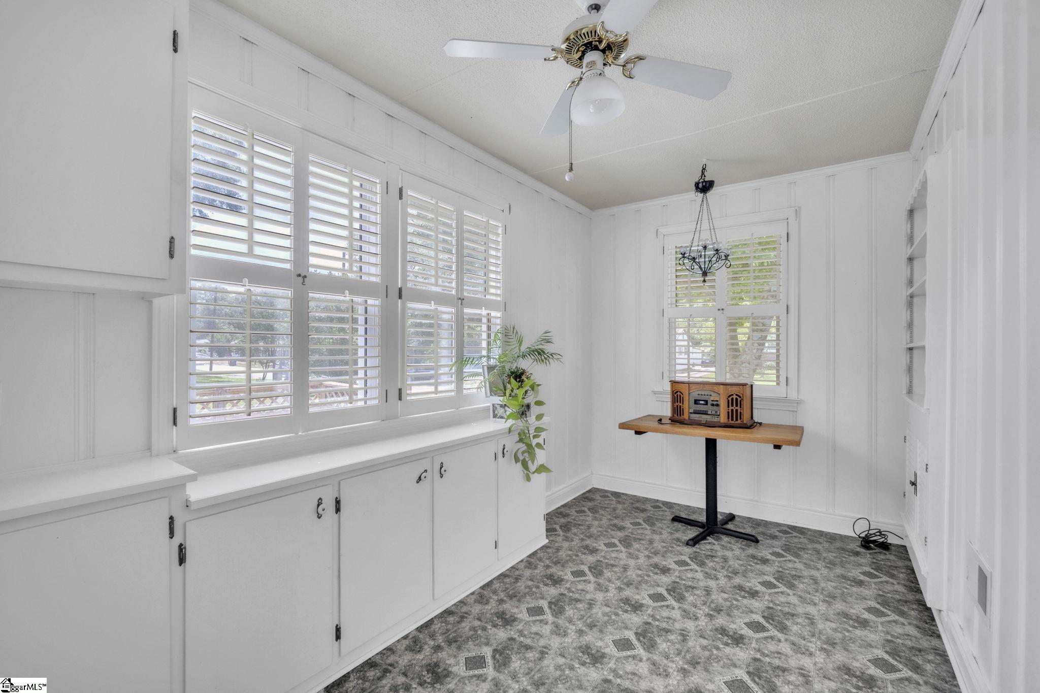 19 E Circle Avenue Greenville, SC 29607