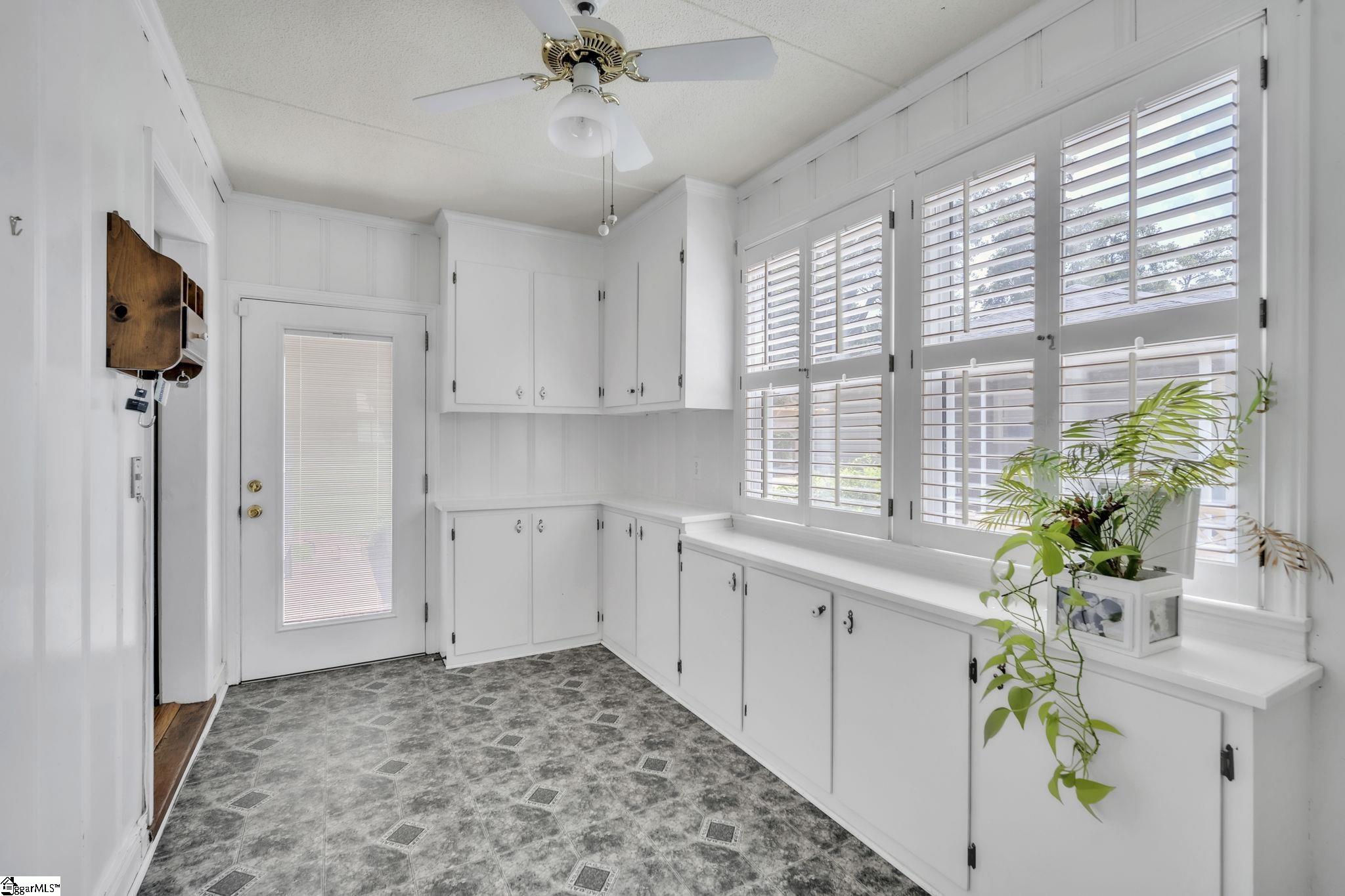 19 E Circle Avenue Greenville, SC 29607