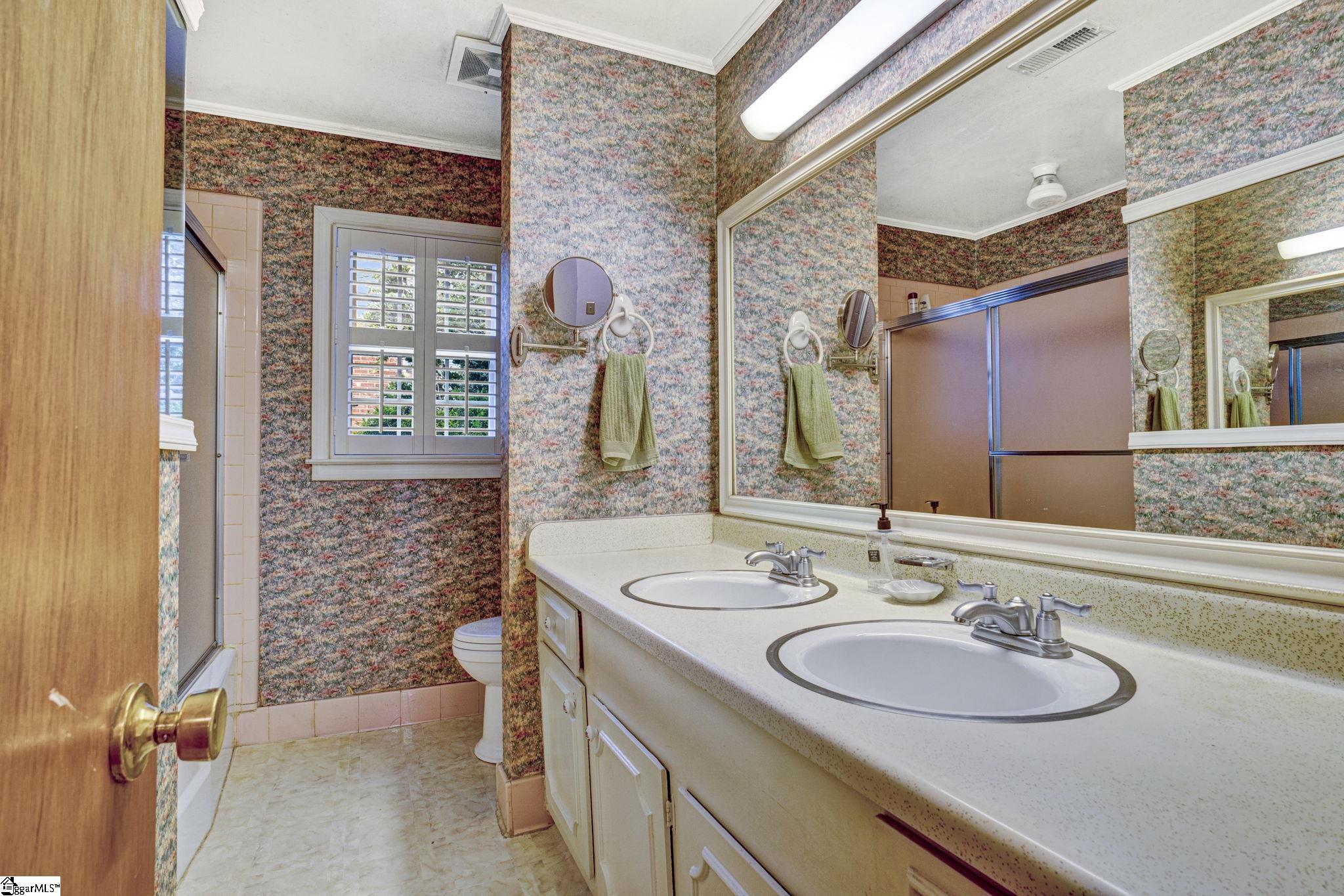 122 Melbourne Lane Greenville, SC 29615
