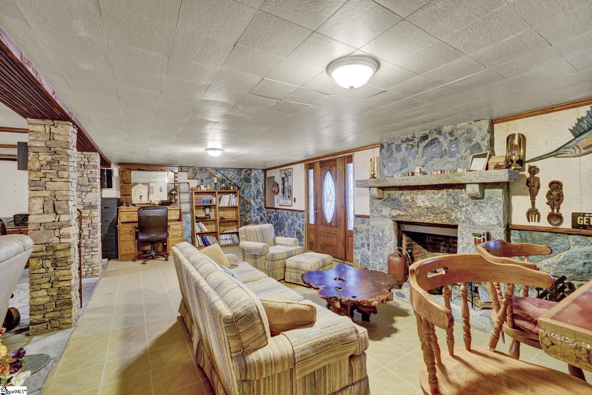 122 Melbourne Lane Greenville, SC 29615
