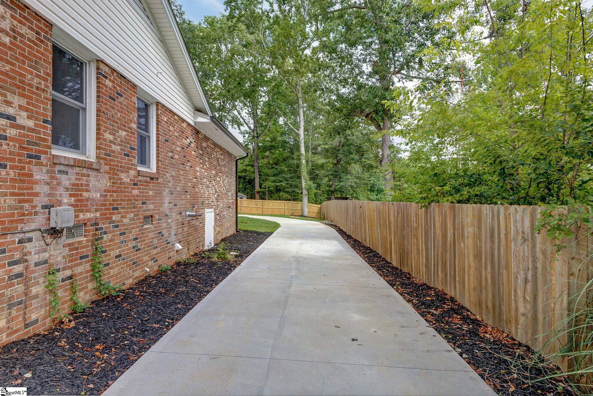 127 Wilbon Circle Simpsonville, SC 29681