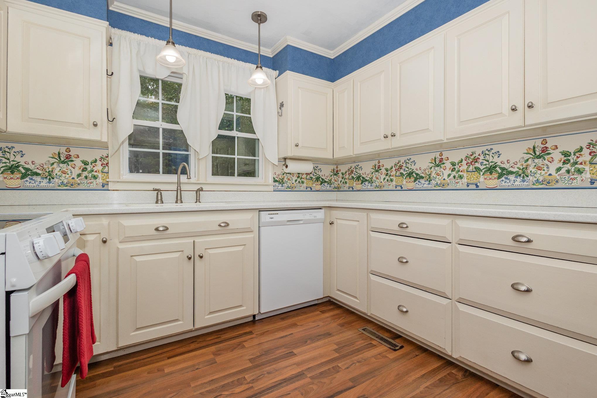 707 Parkview Drive Laurens, SC 29360