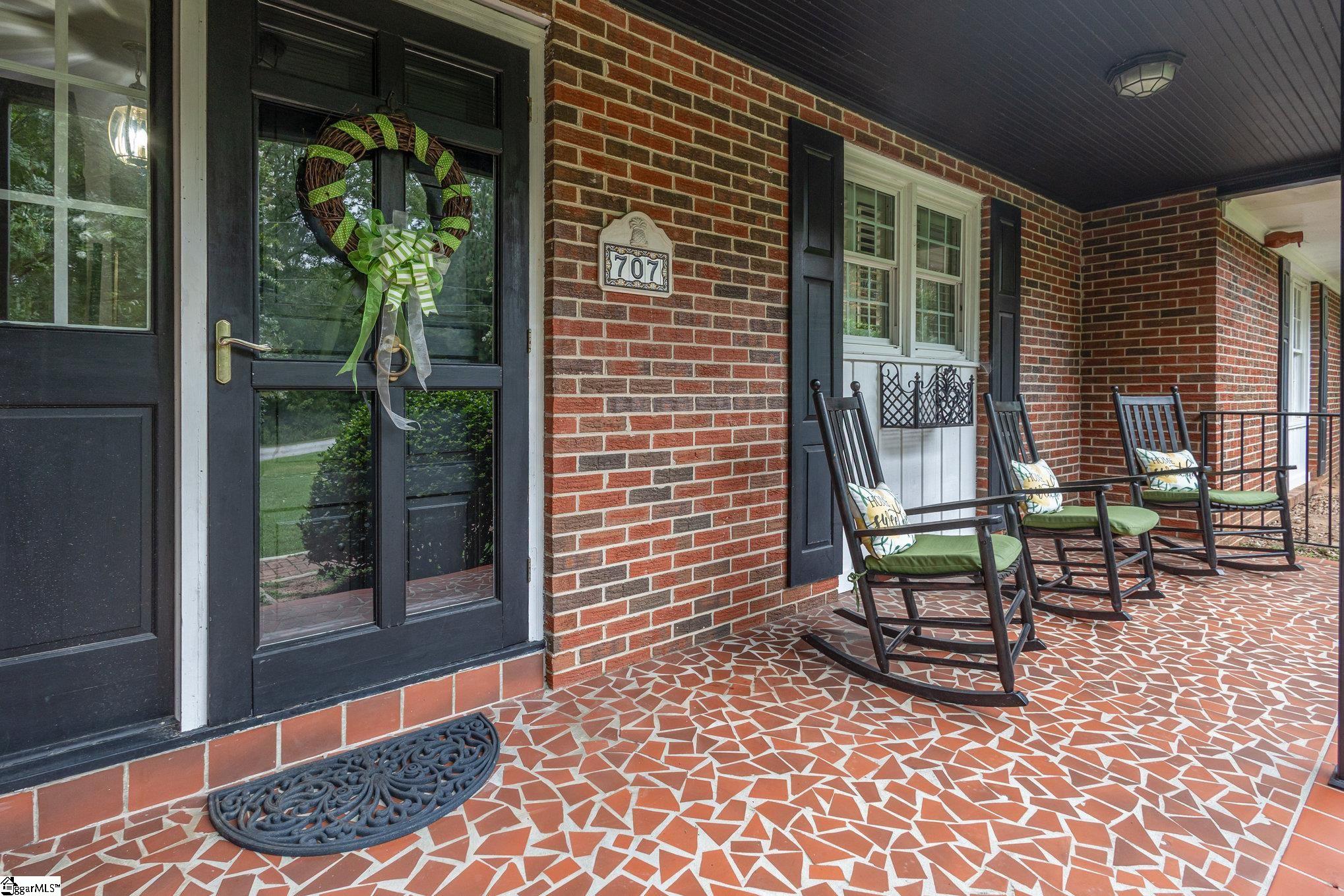 707 Parkview Drive Laurens, SC 29360