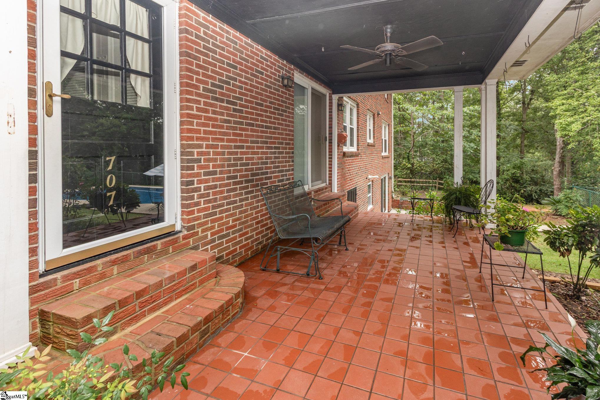 707 Parkview Drive Laurens, SC 29360