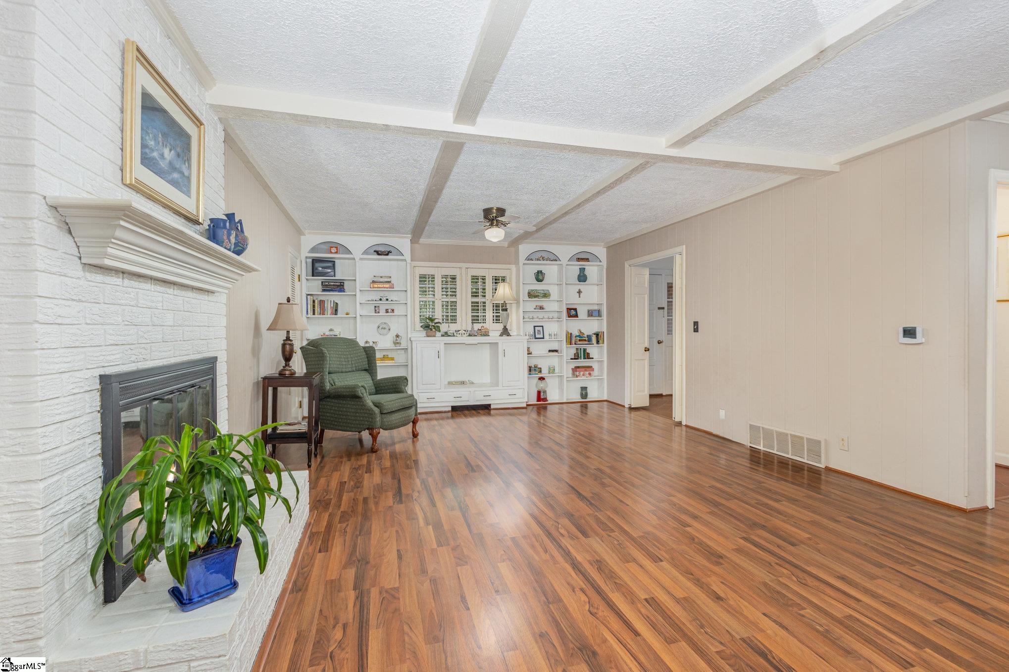 707 Parkview Drive Laurens, SC 29360