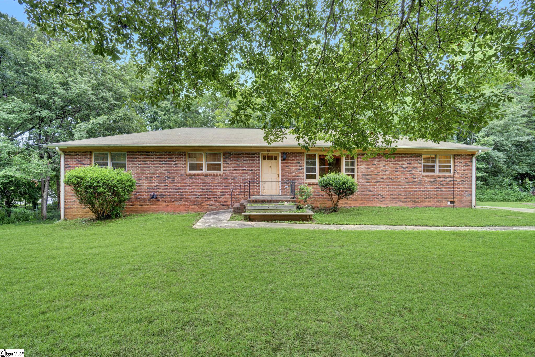 211 Beechwood Drive Simpsonville, SC 29681