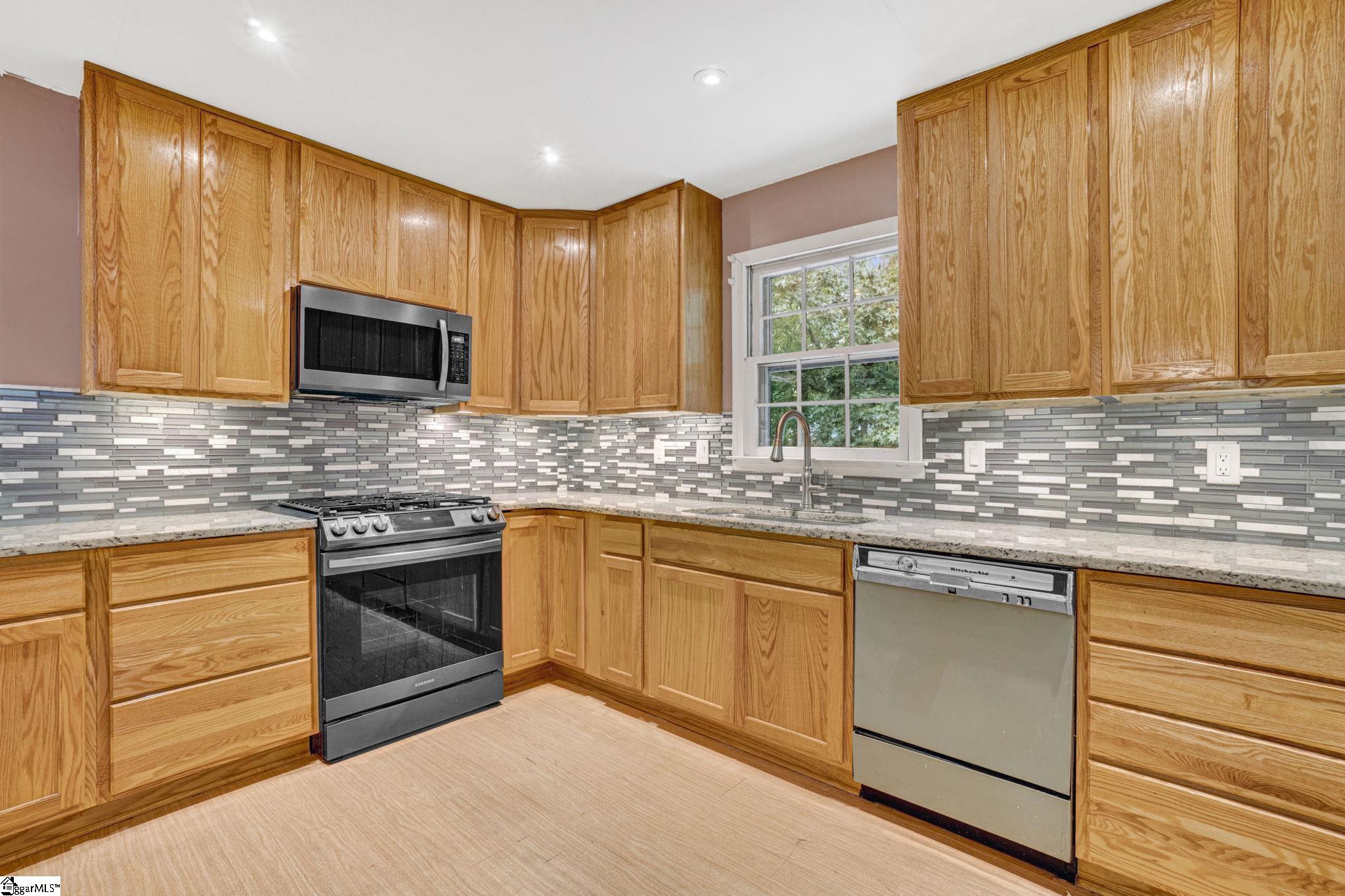 211 Beechwood Drive Simpsonville, SC 29681