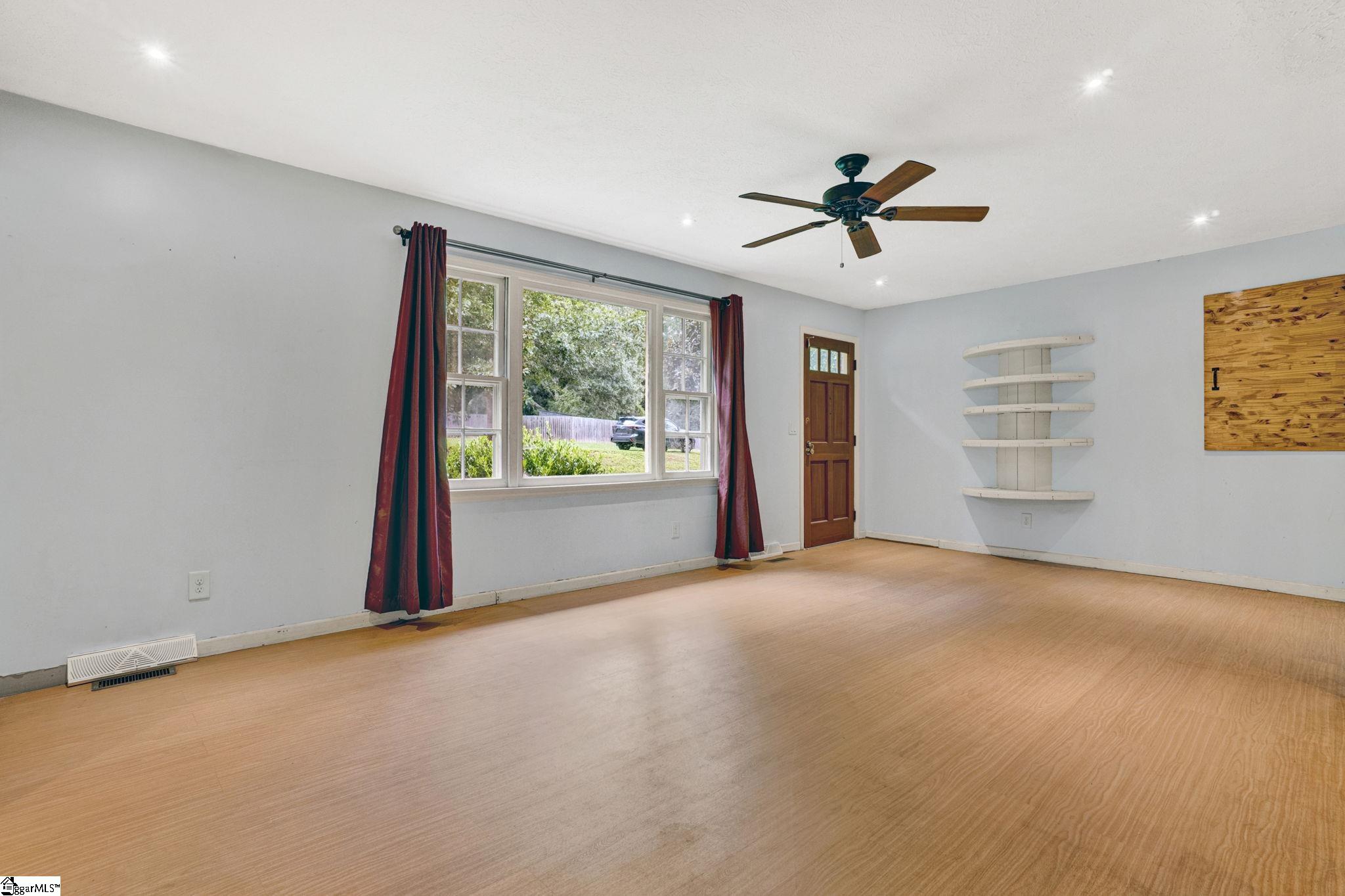 211 Beechwood Drive Simpsonville, SC 29681