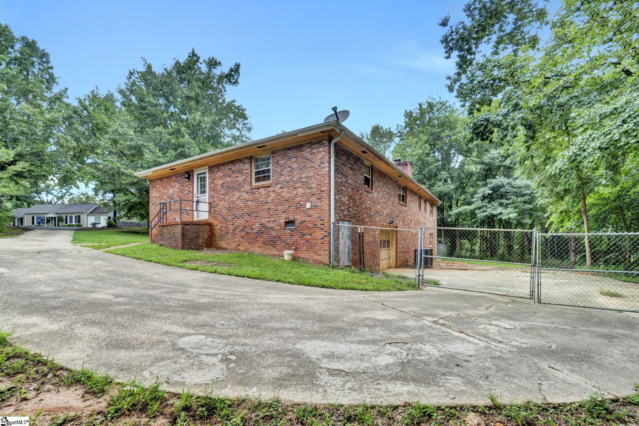 211 Beechwood Drive Simpsonville, SC 29681