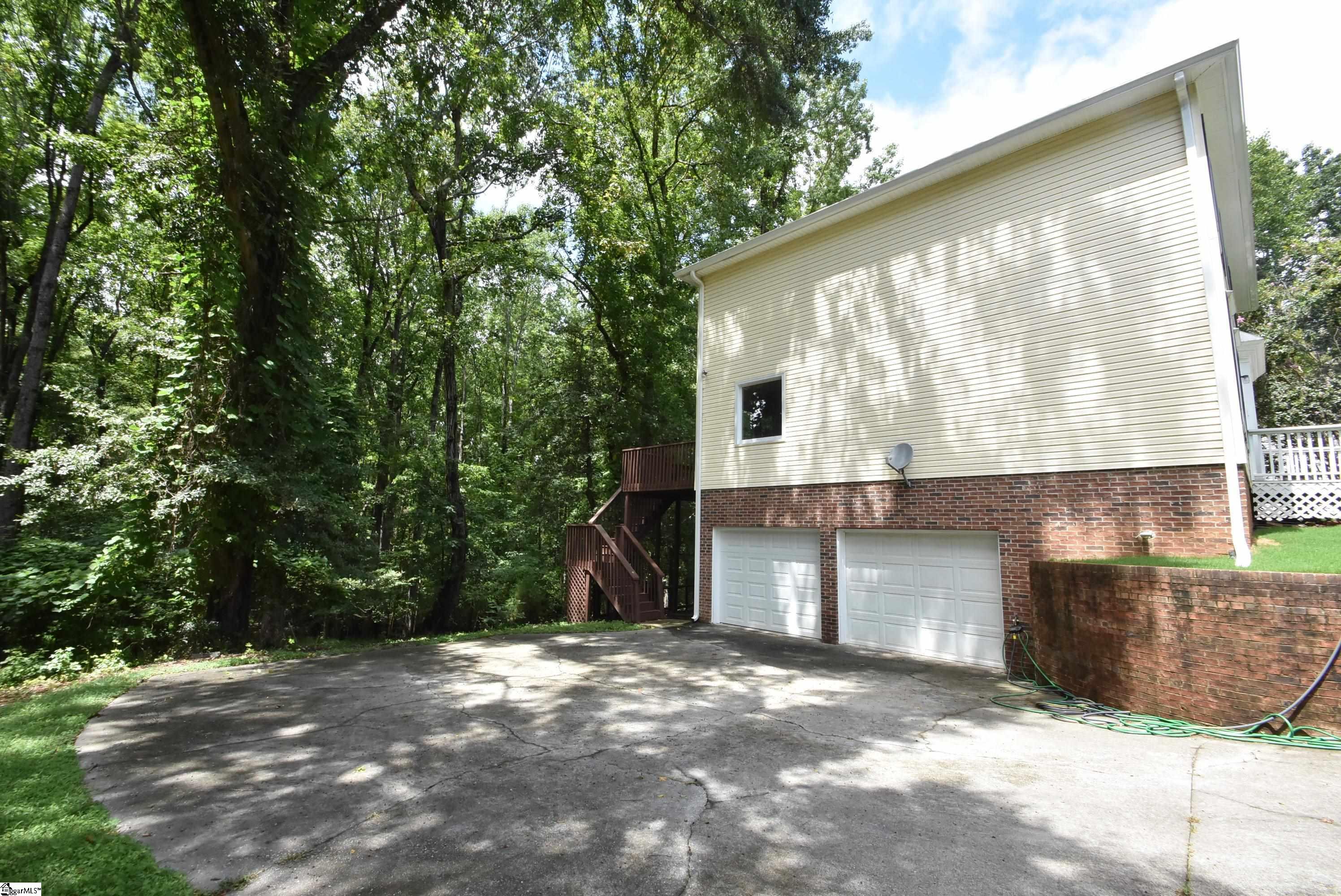 511 Foxhound Road Simpsonville, SC 28680
