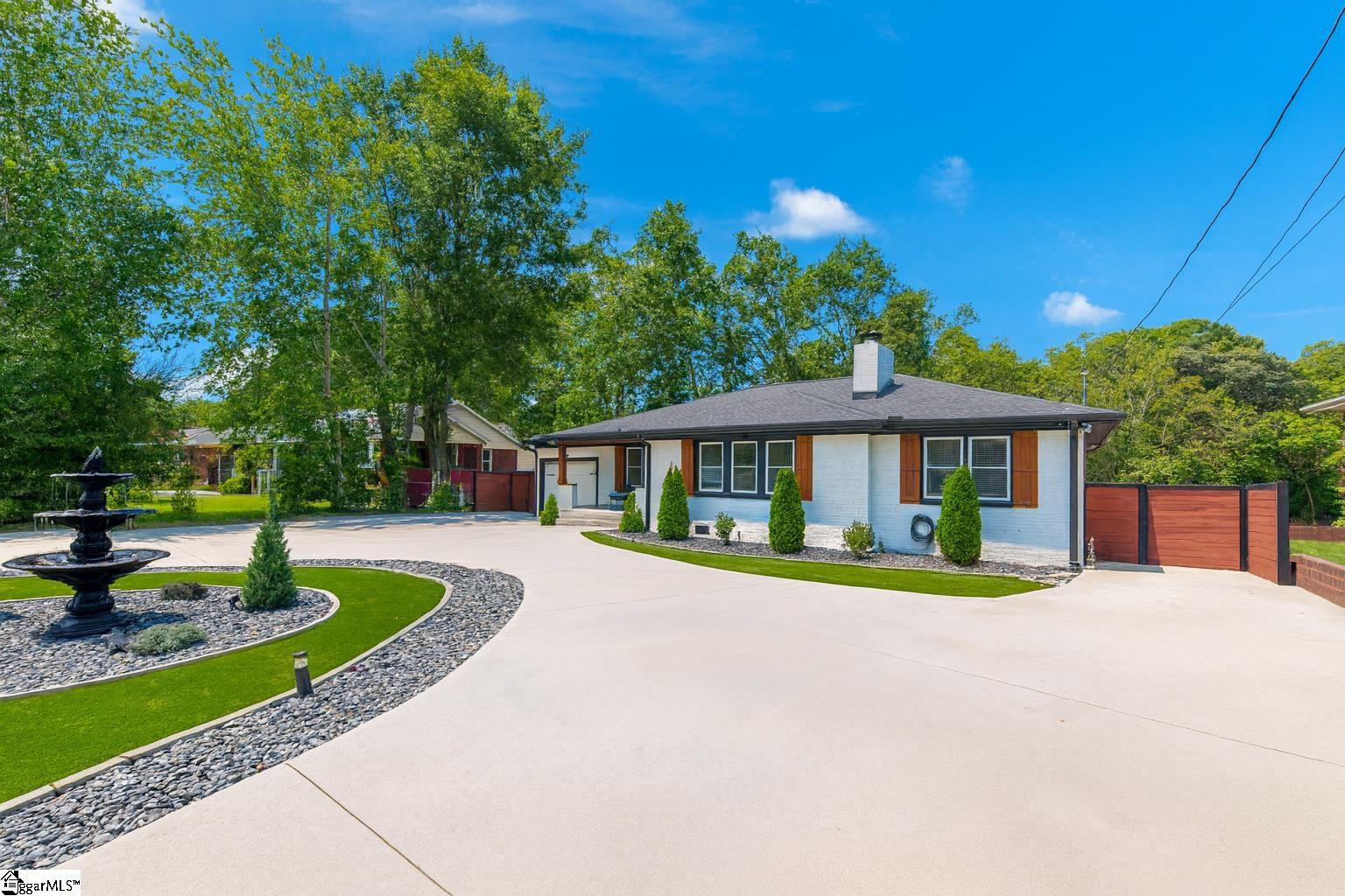 7 N Gaywood Drive Greenville, SC 29615