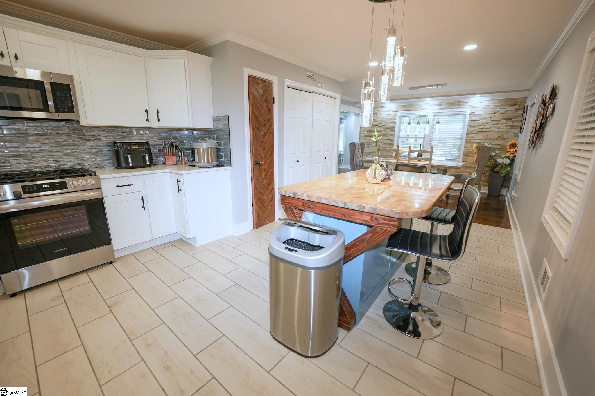 7 N Gaywood Drive Greenville, SC 29615