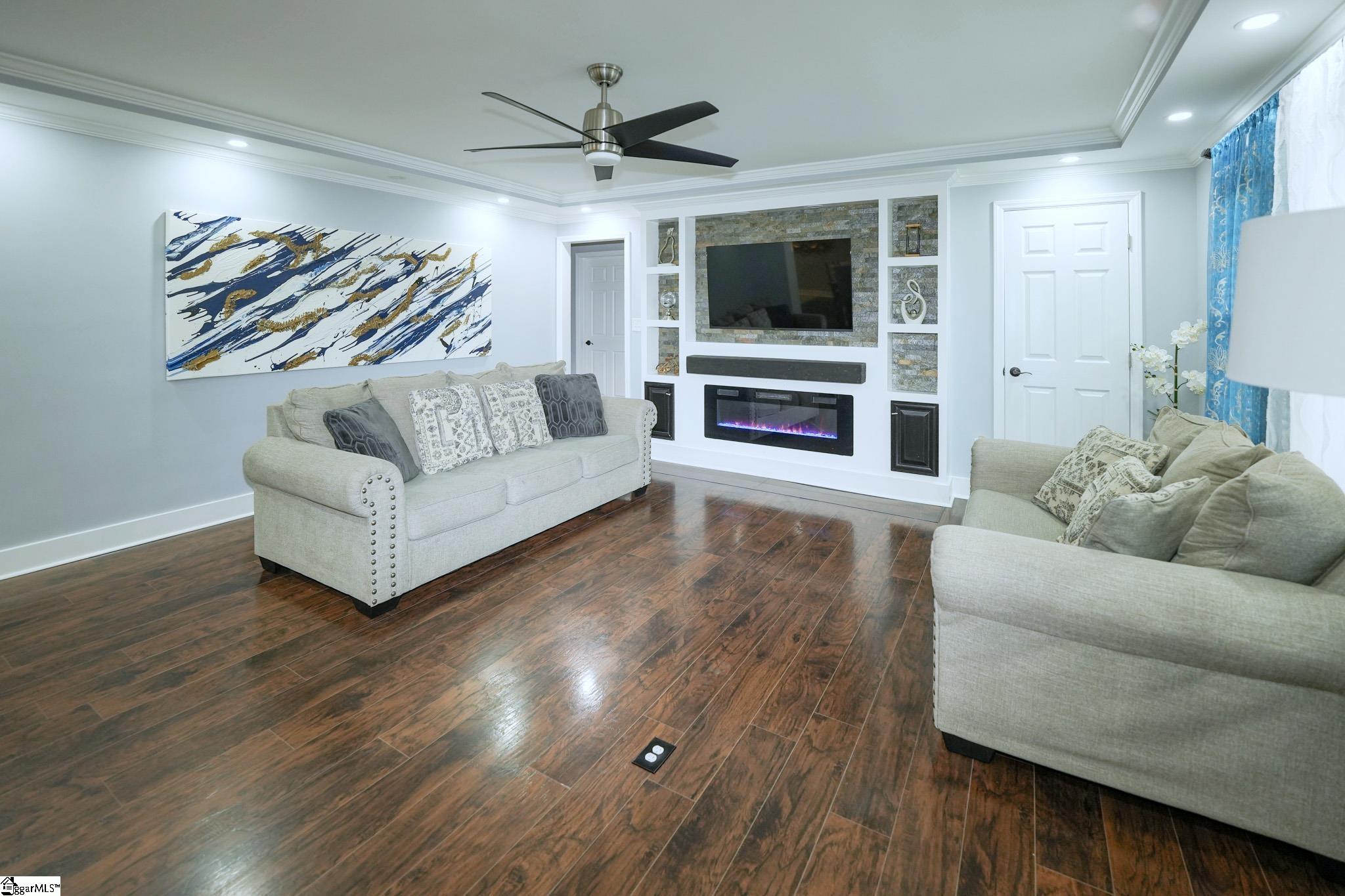 7 N Gaywood Drive Greenville, SC 29615
