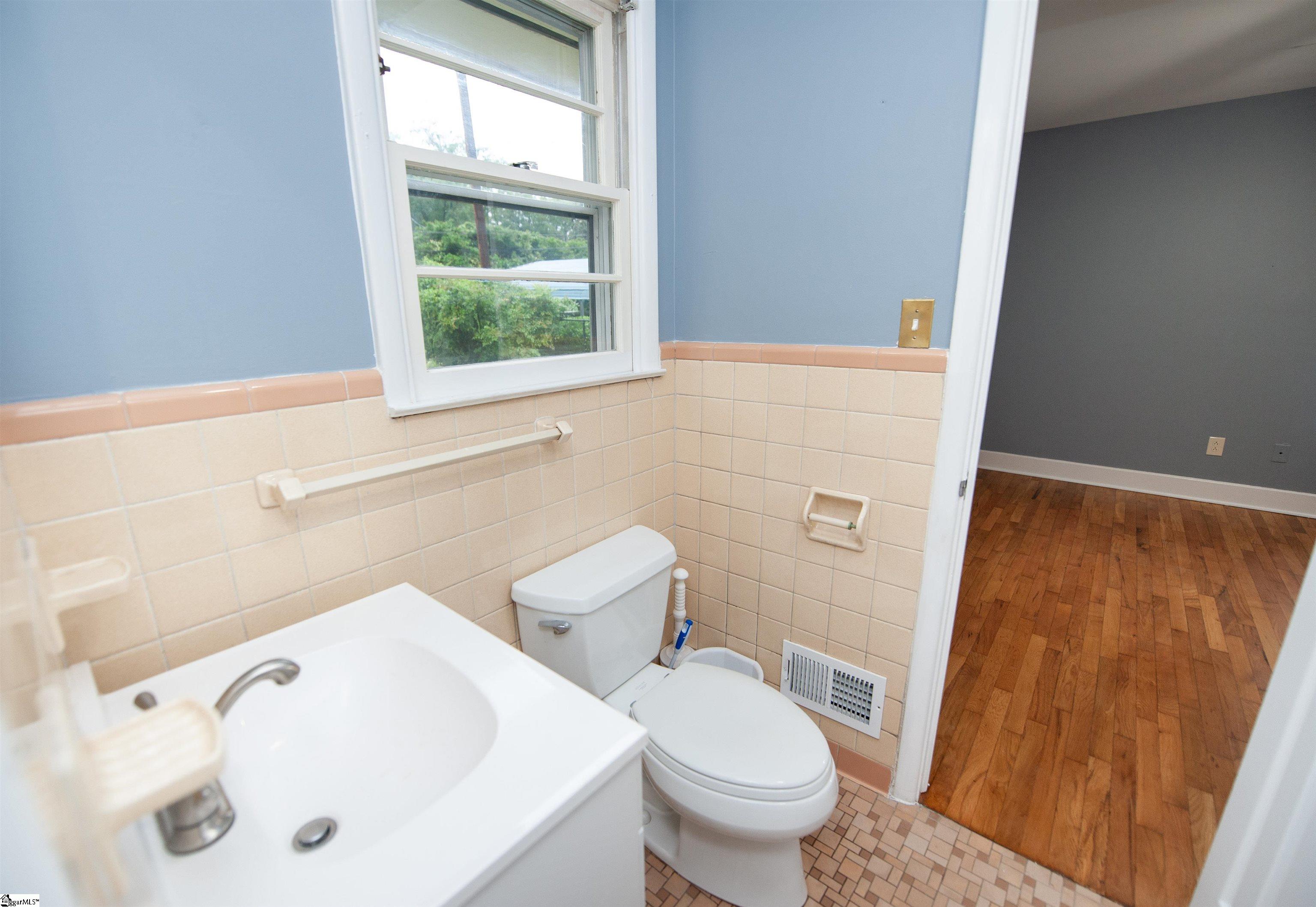 506 Fernwood Drive Spartanburg, SC 29307
