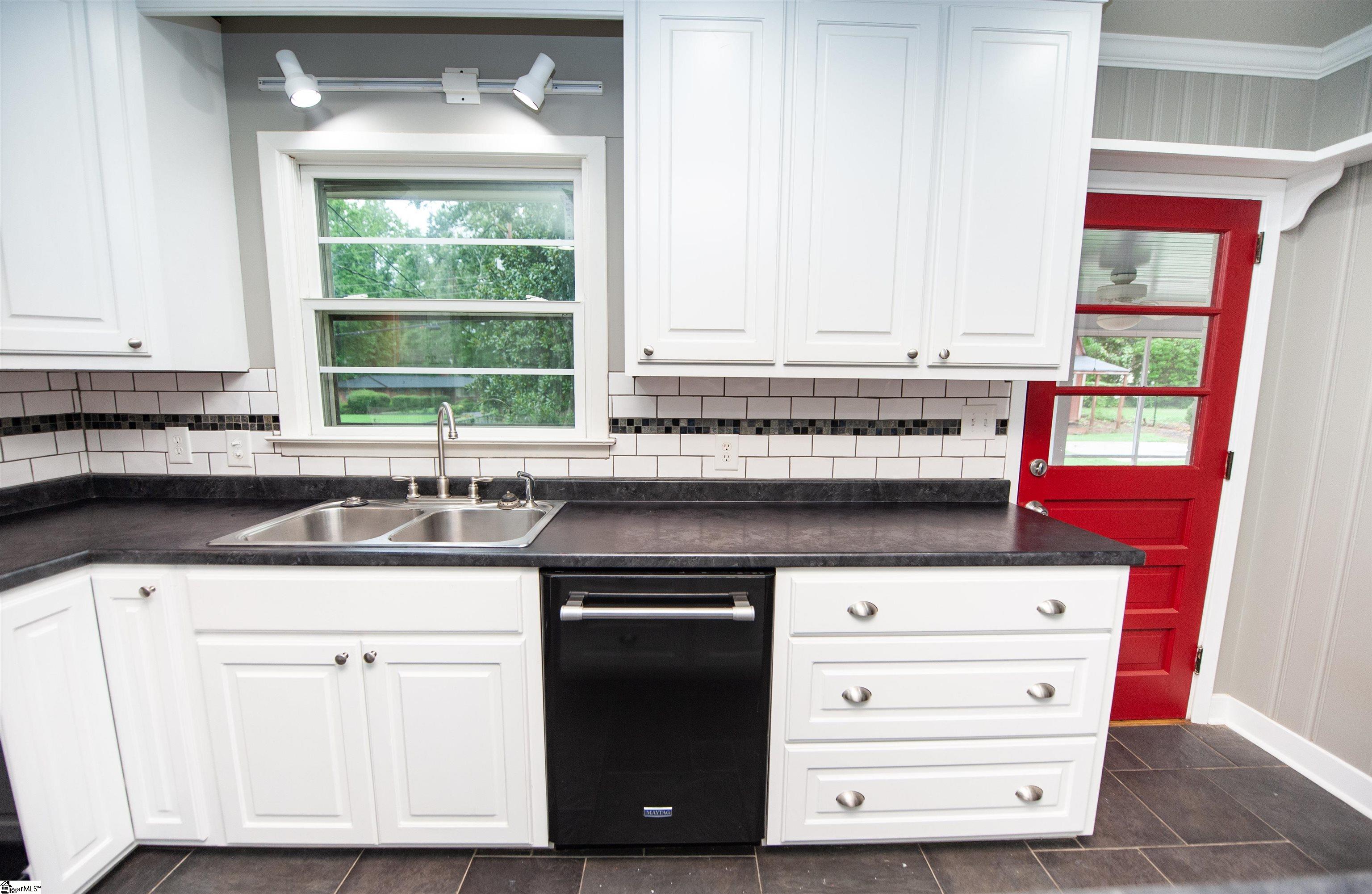 506 Fernwood Drive Spartanburg, SC 29307